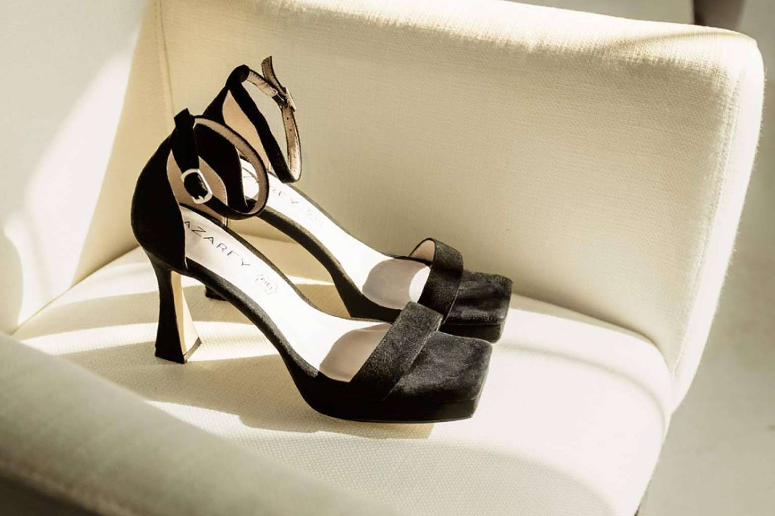 Los modelos de sandalias con plataforma que presenta Azarey para primavera verano 2023