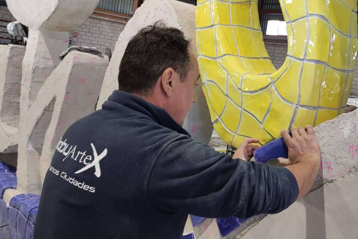La unión de la artesanía tradicional con el mobiliario urbano, Mobuartex