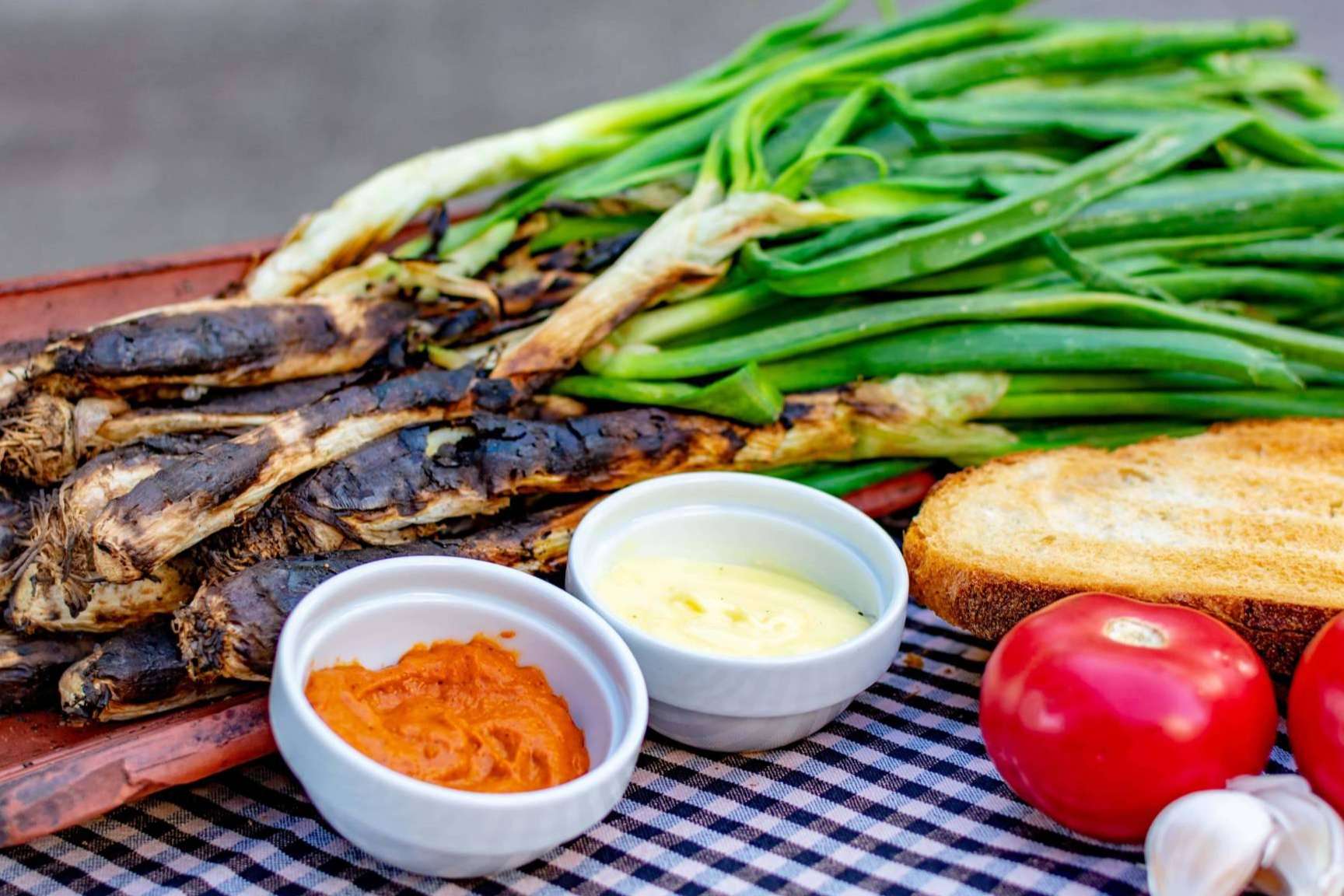 Una alternativa para los veganos y vegetarianos, los calçots de Pasa Tapas