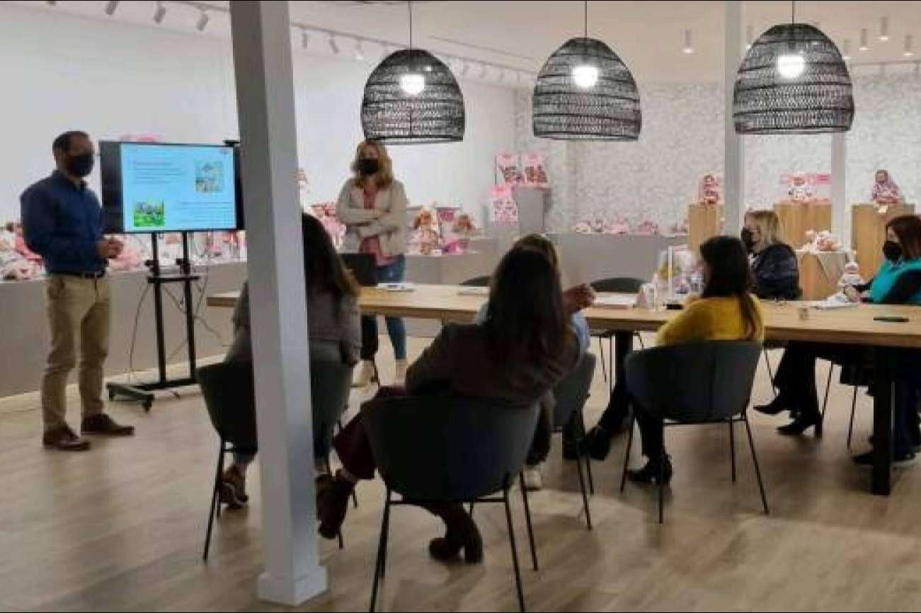La alicantina Muñecas Antonio Juan amplia sus instalaciones, se reestructura y aumenta su presencia internacional con el soporte de AMG Interim Managers