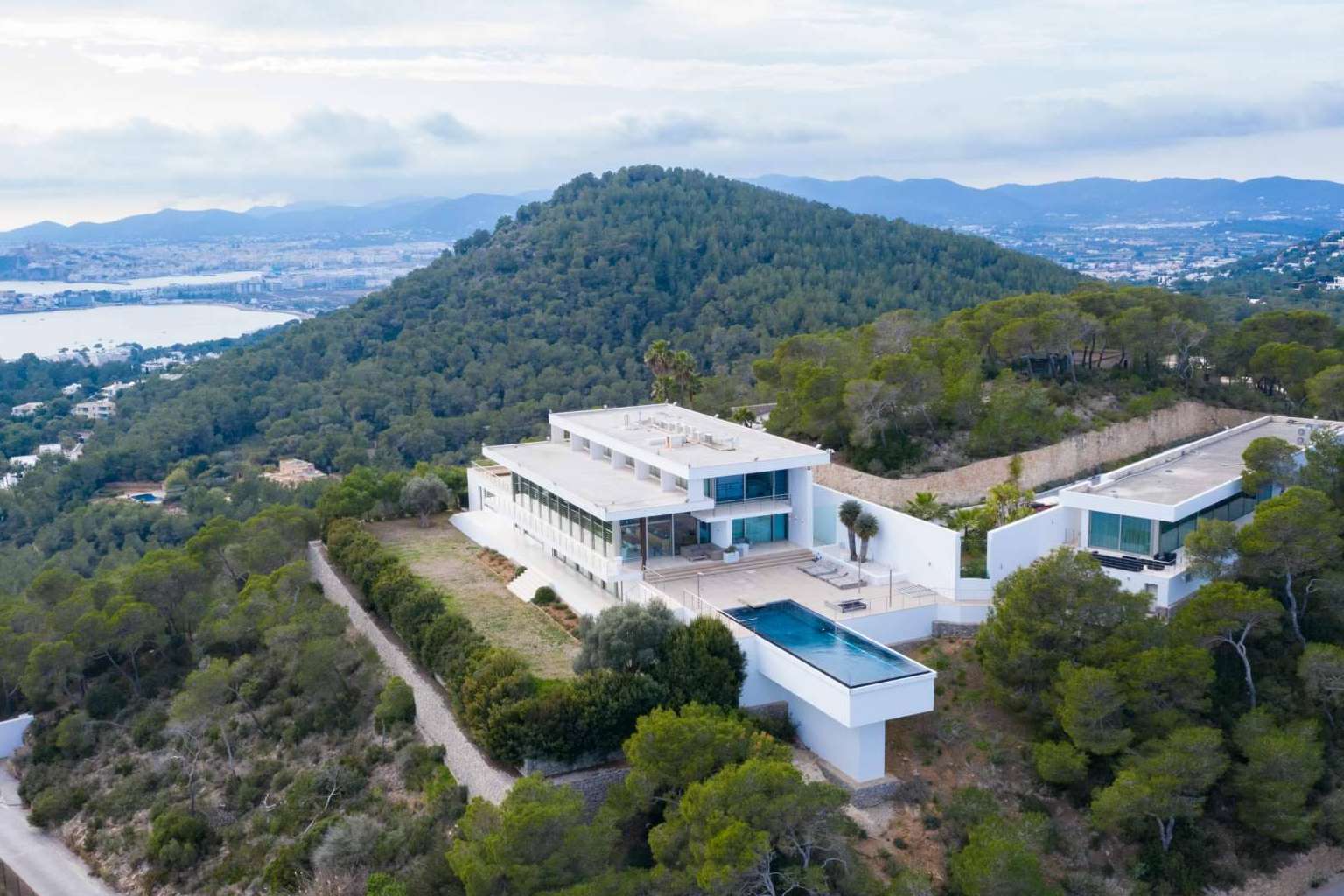 El destino predilecto de las vacaciones de los futbolistas, Amarante indica las últimas tendencias en villas de lujo en el Mar Mediterráneo