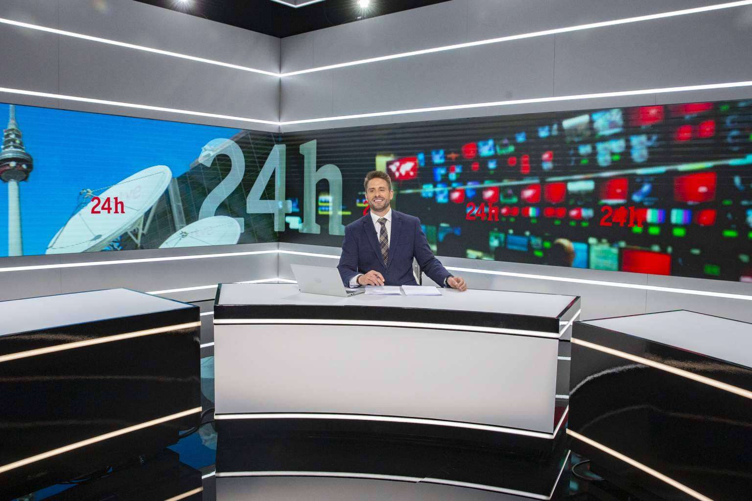 Àngel Pons, el presentador de noticias de TVE que destaca por su versatilidad y enfoque creativo