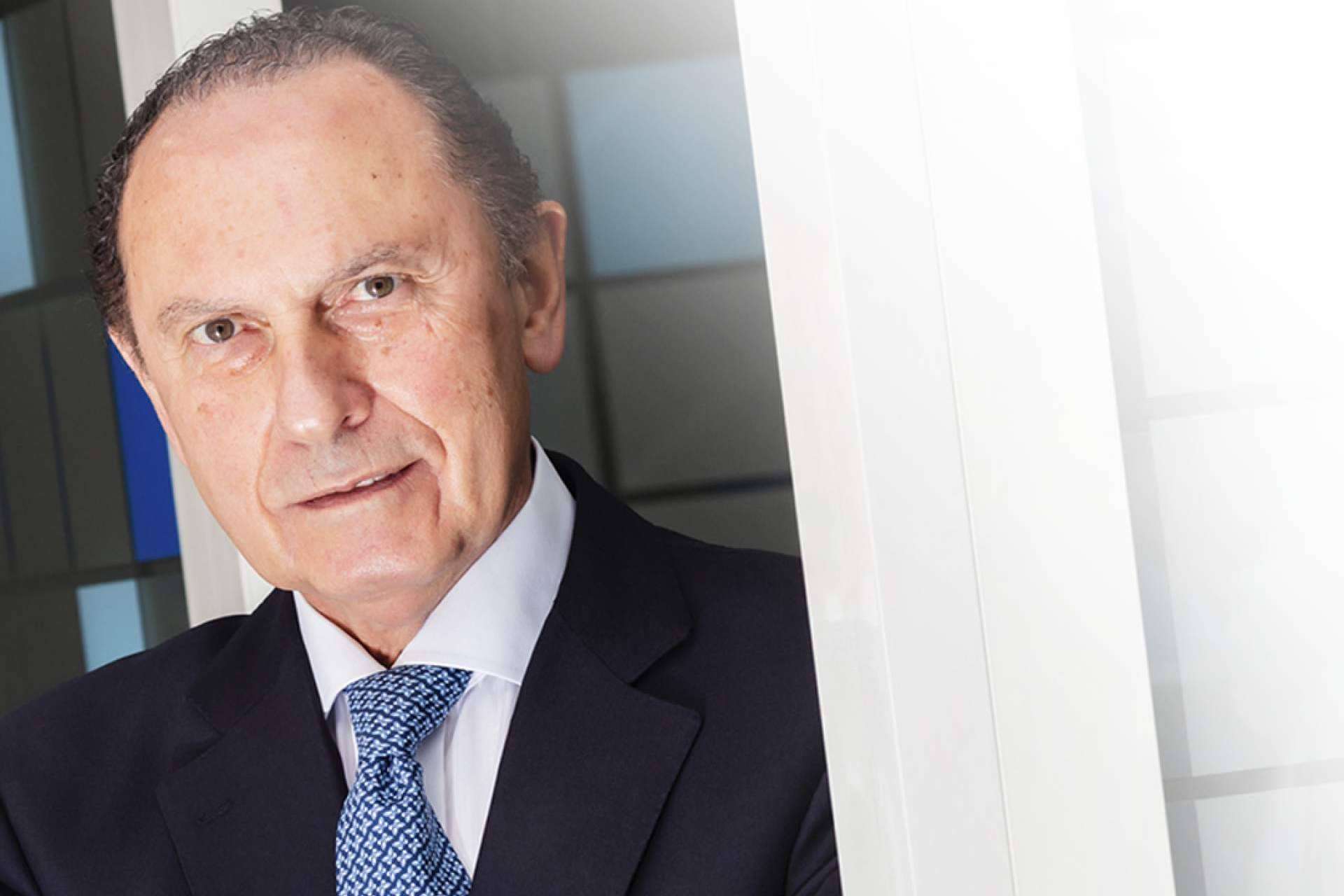 Silverio Blanco del Campo y sus 35 años de experiencia cuidando de la salud bucodental de los asturianos