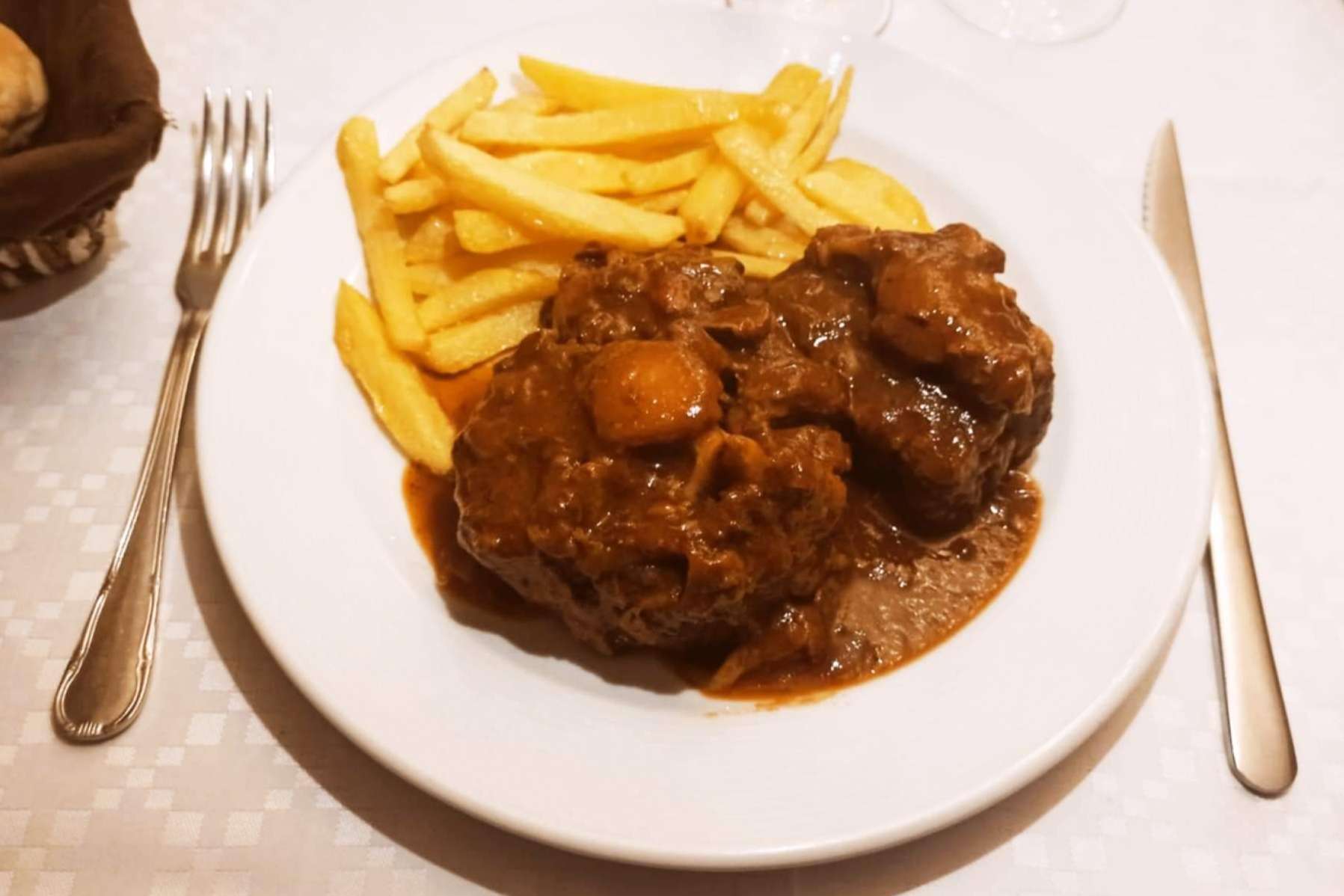¿Dónde comer uno de los mejores rabos de toro en Madrid?
