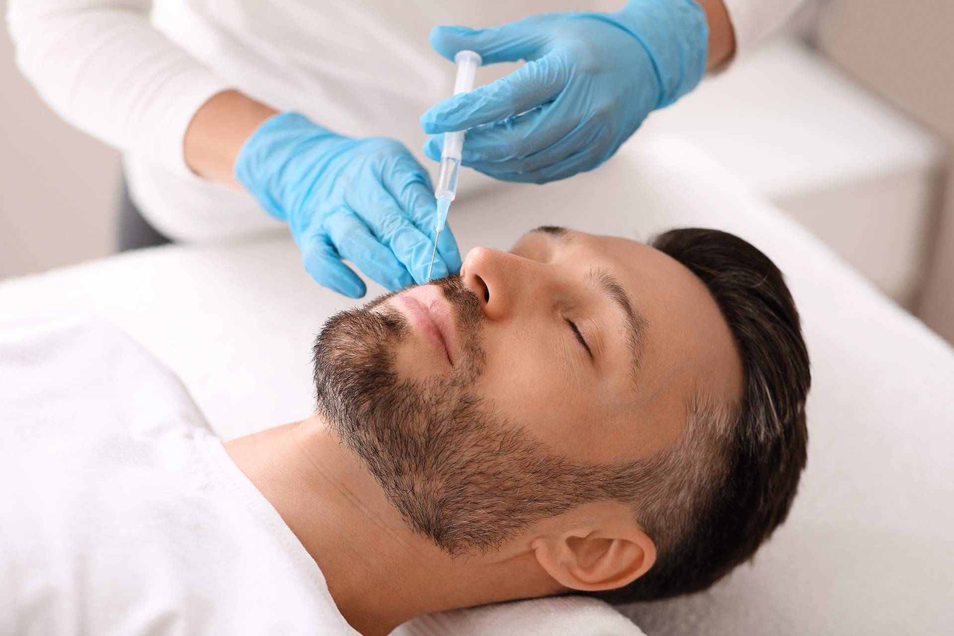 Un resultado natural con los rellenos faciales con ácido hialurónico, en Alluring Clinic