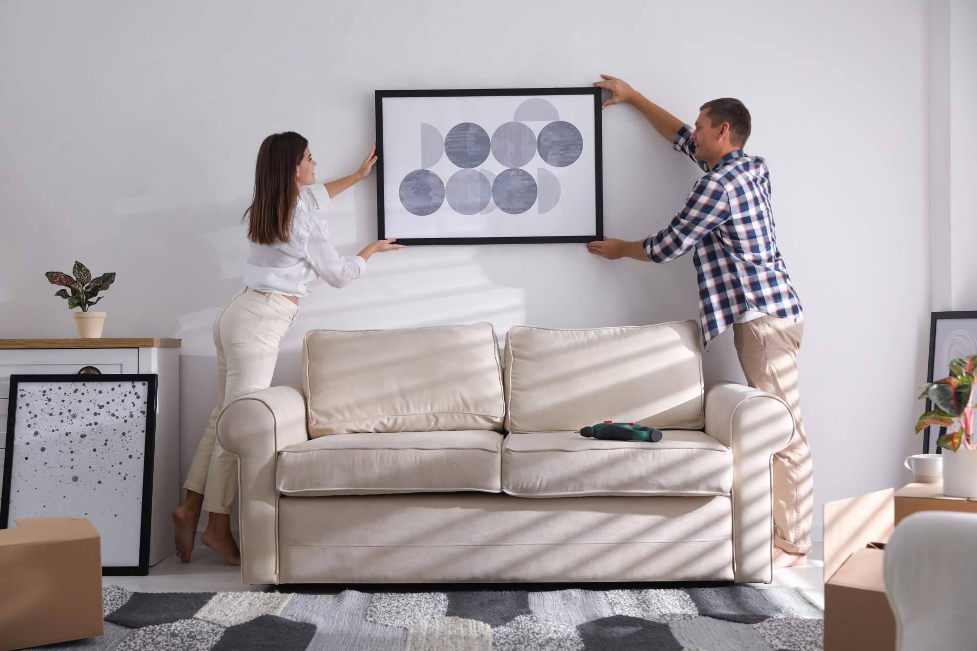 Trucos para colgar cuadros decorativos en casa