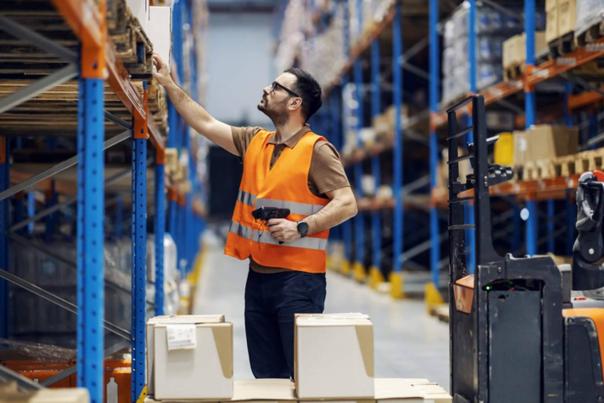¿Cuáles son los beneficios de externalizar los servicios de logística para una empresa?