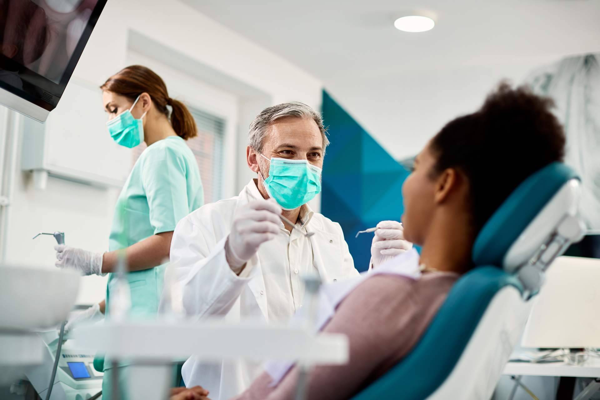 Curetaje dental. Los motivos por los que es importante prestar atención a la salud de las encías