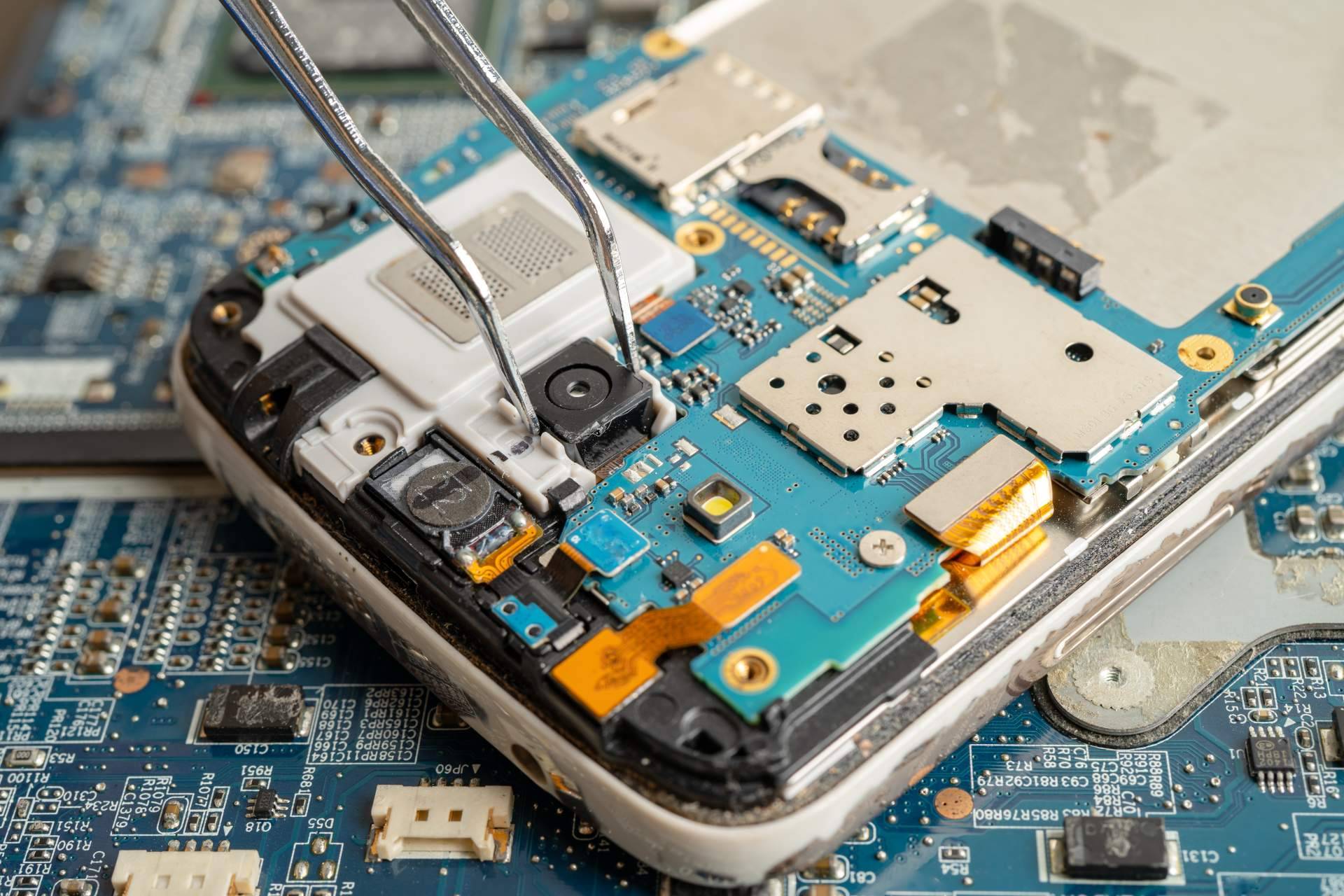 Una solución rápida y eficiente para reparar un teléfono móvil en casa o en tienda de la mano de Mundo del Móvil