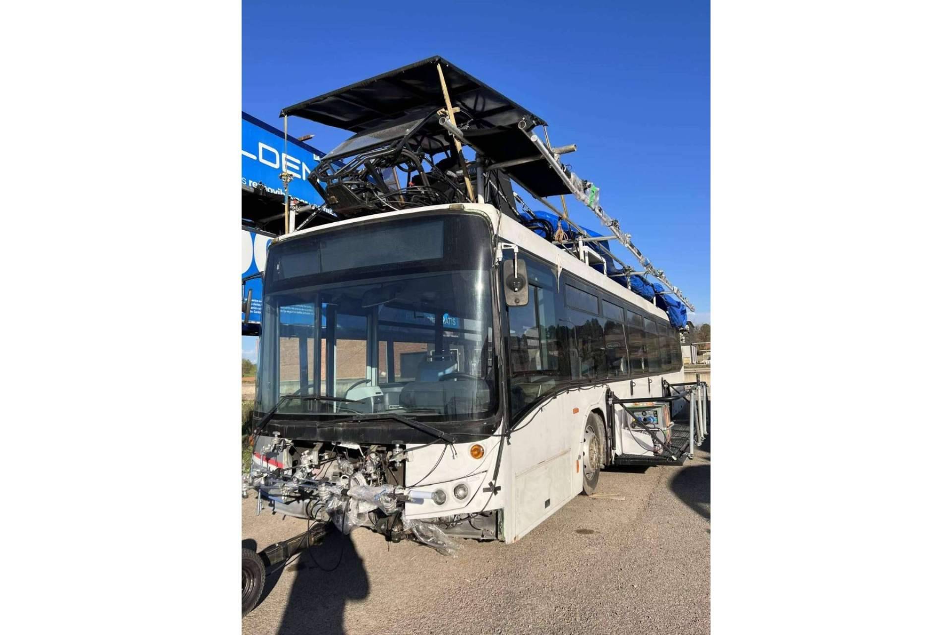 Autobús modificado para la película 'Tu también lo harías', construído por In Extremis Film Services