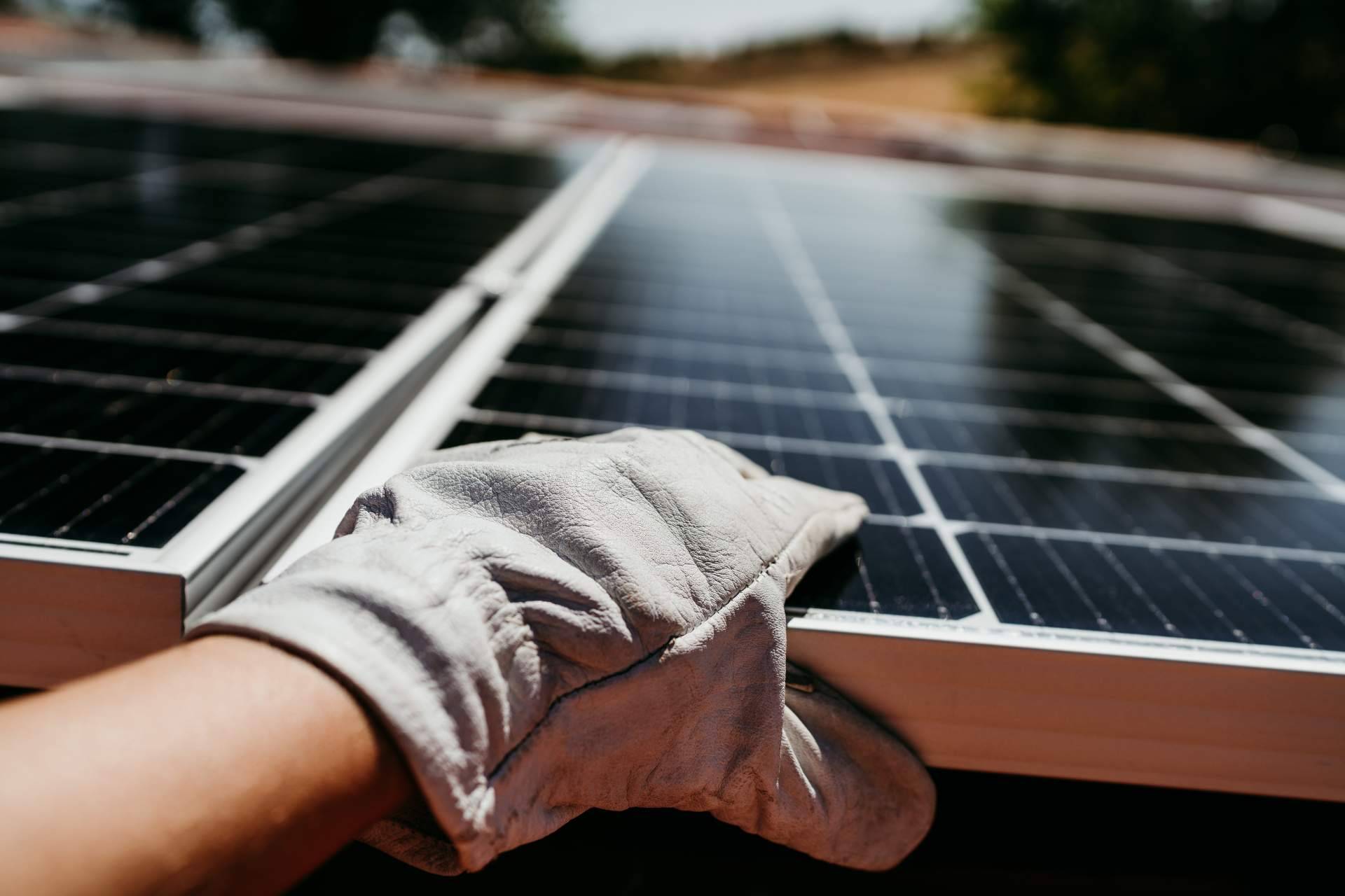 Las industrias pueden obtener instalaciones de autoconsumo fotovoltaico con Solomnia