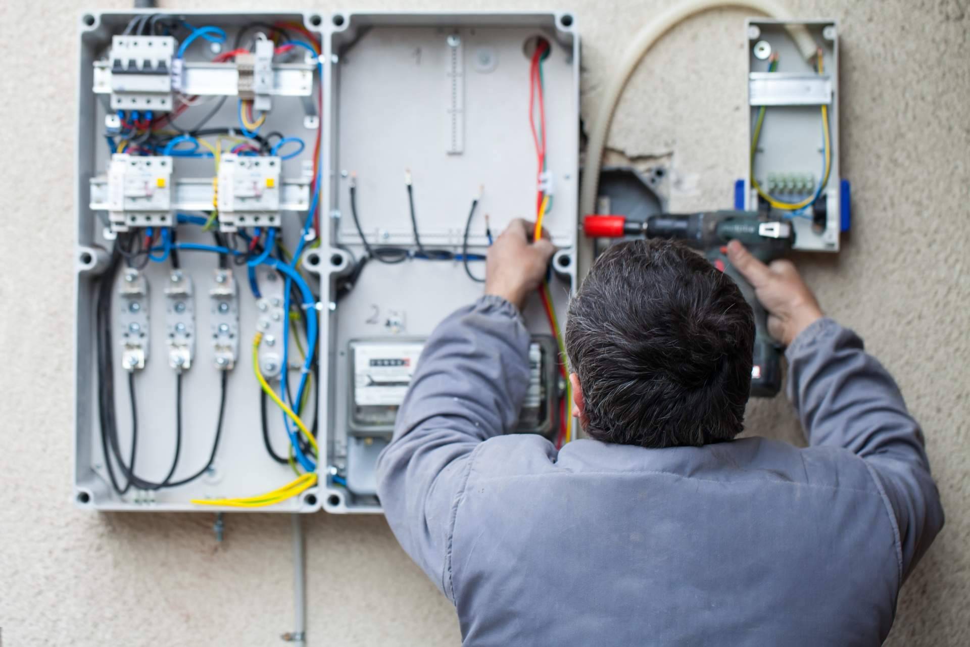 La importancia de los cuadros eléctricos en la instalación de piscinas, por Swimhome