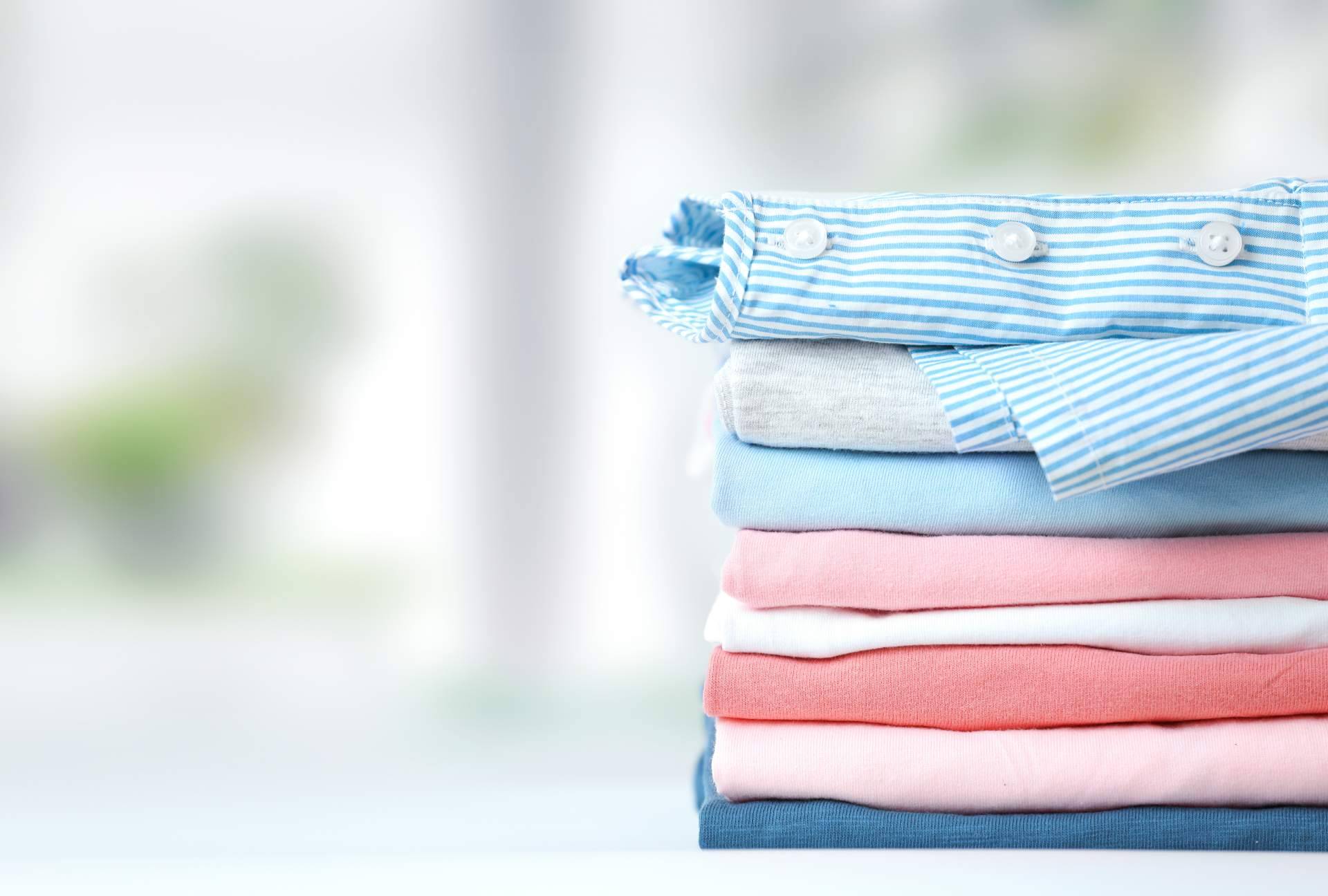 El servicio de Washrocks para quitar manchas de tinta seca en ropa de color
