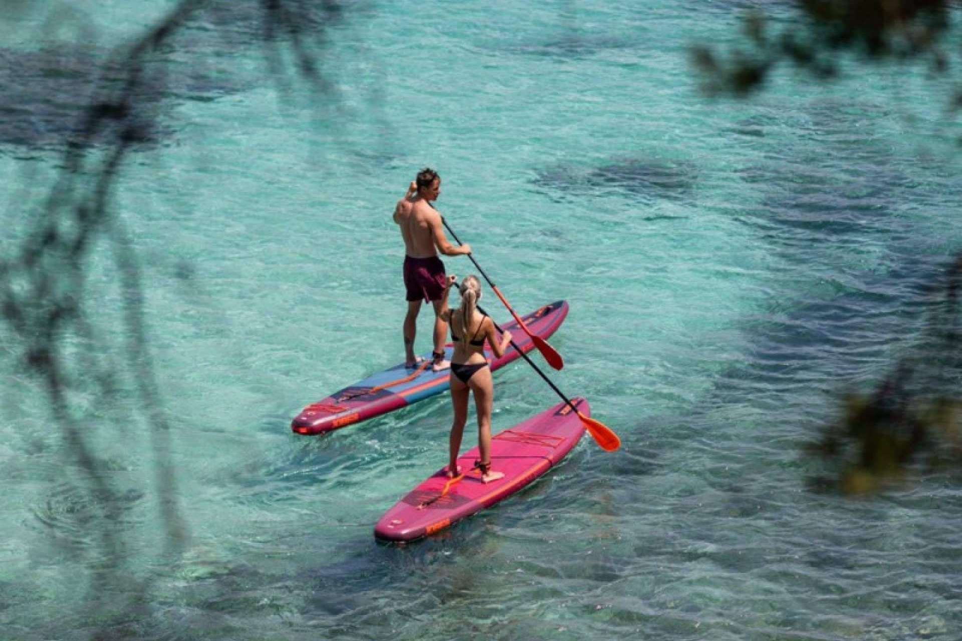 Sacar todo el partido a la costa alicantina con el alquiler de tablas de paddle surf y kayaks con Nauticmar