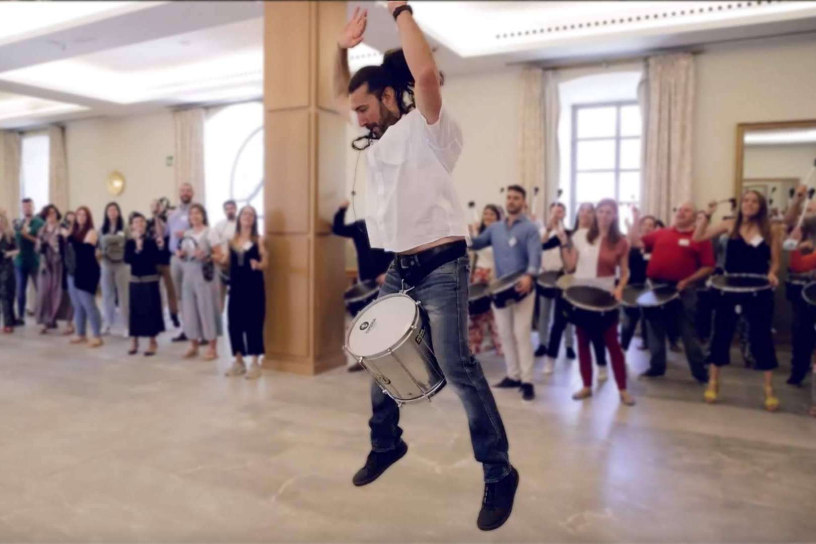 La clave para fortalecer el trabajo en equipo y mejorar el clima laboral, Team Building Percusión