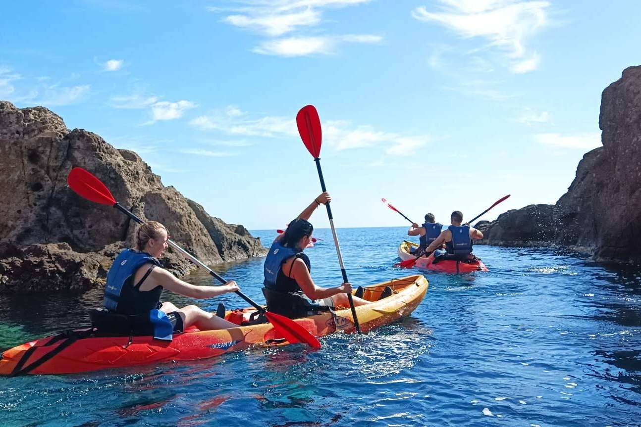 KayakSur, uno de los líderes en rutas en kayak y snorkel en Cabo de Gata