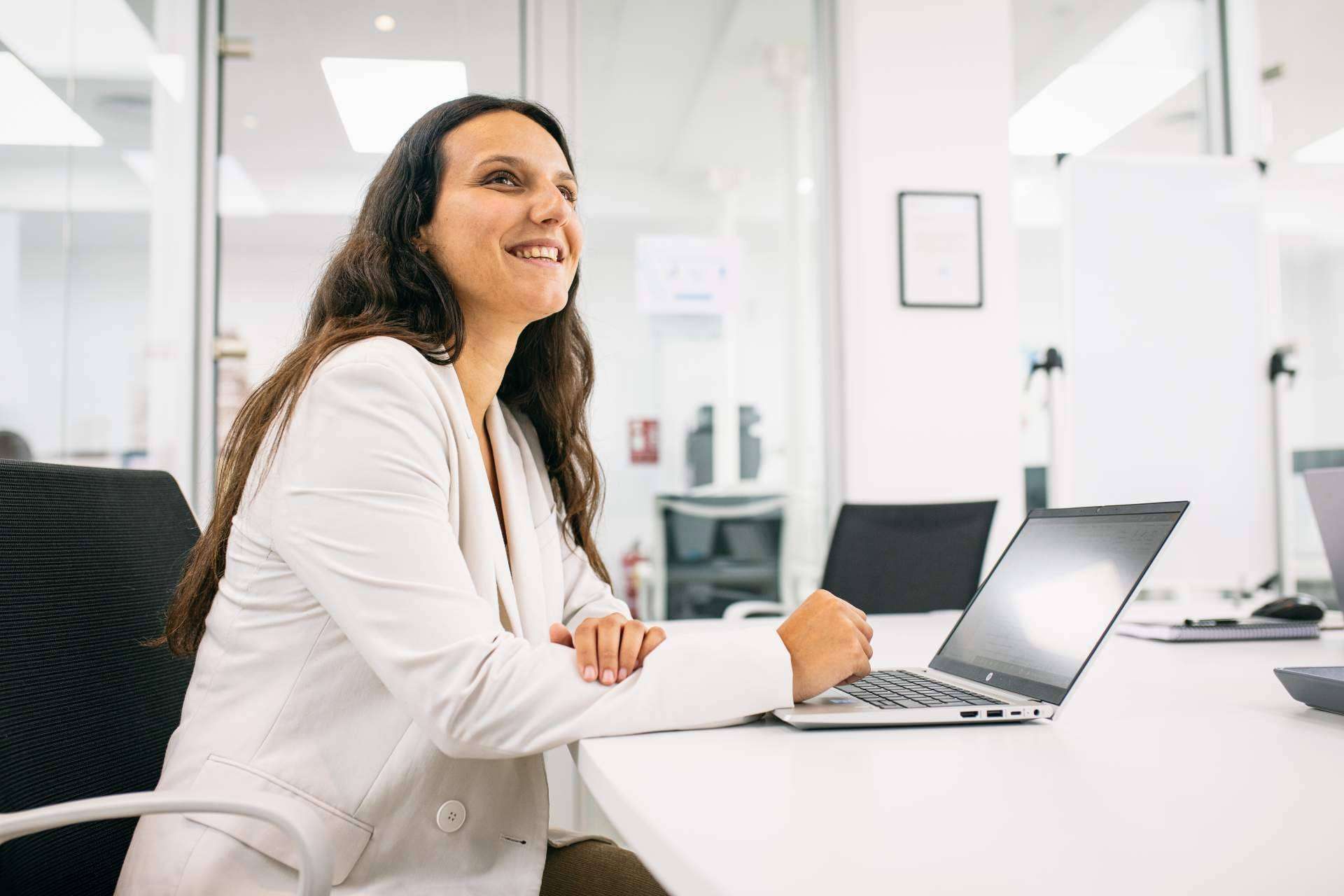 Una empresa especializada en soluciones empresariales y servicios de holding empresarial, LEIALTA