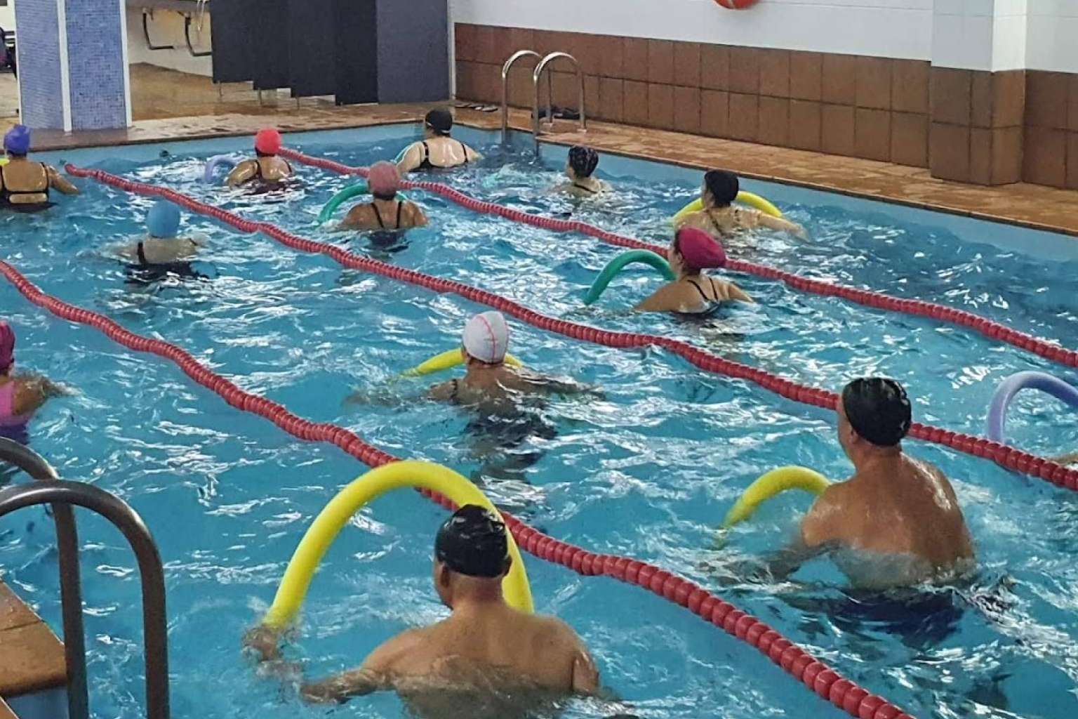 Ventajas de practicar gimnasia acuática, aquazumba y aquagym, para la tercera edad en Gimnasio Mabuni de Madrid