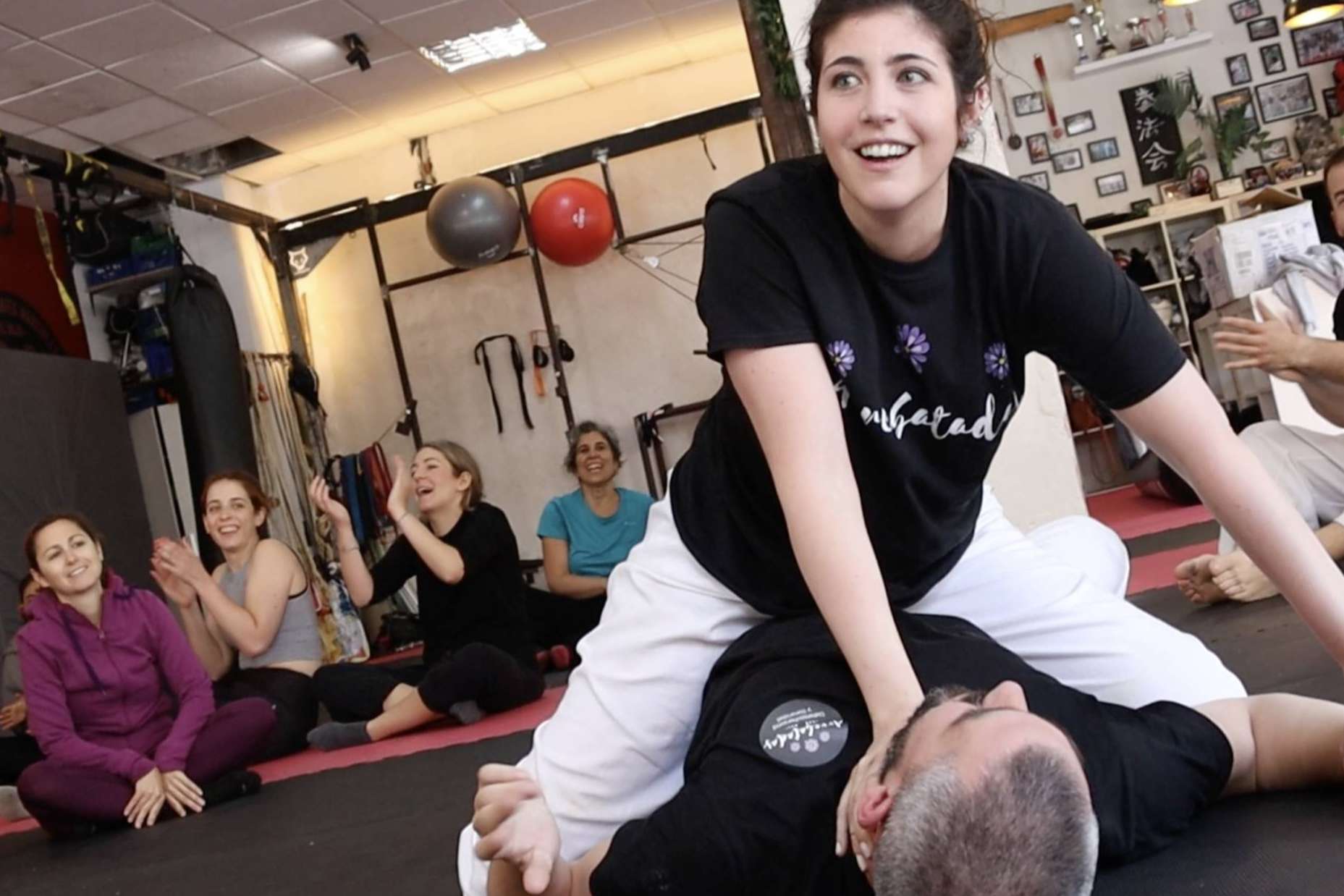 Clases de defensa personal femenina impartidas por El Dojo