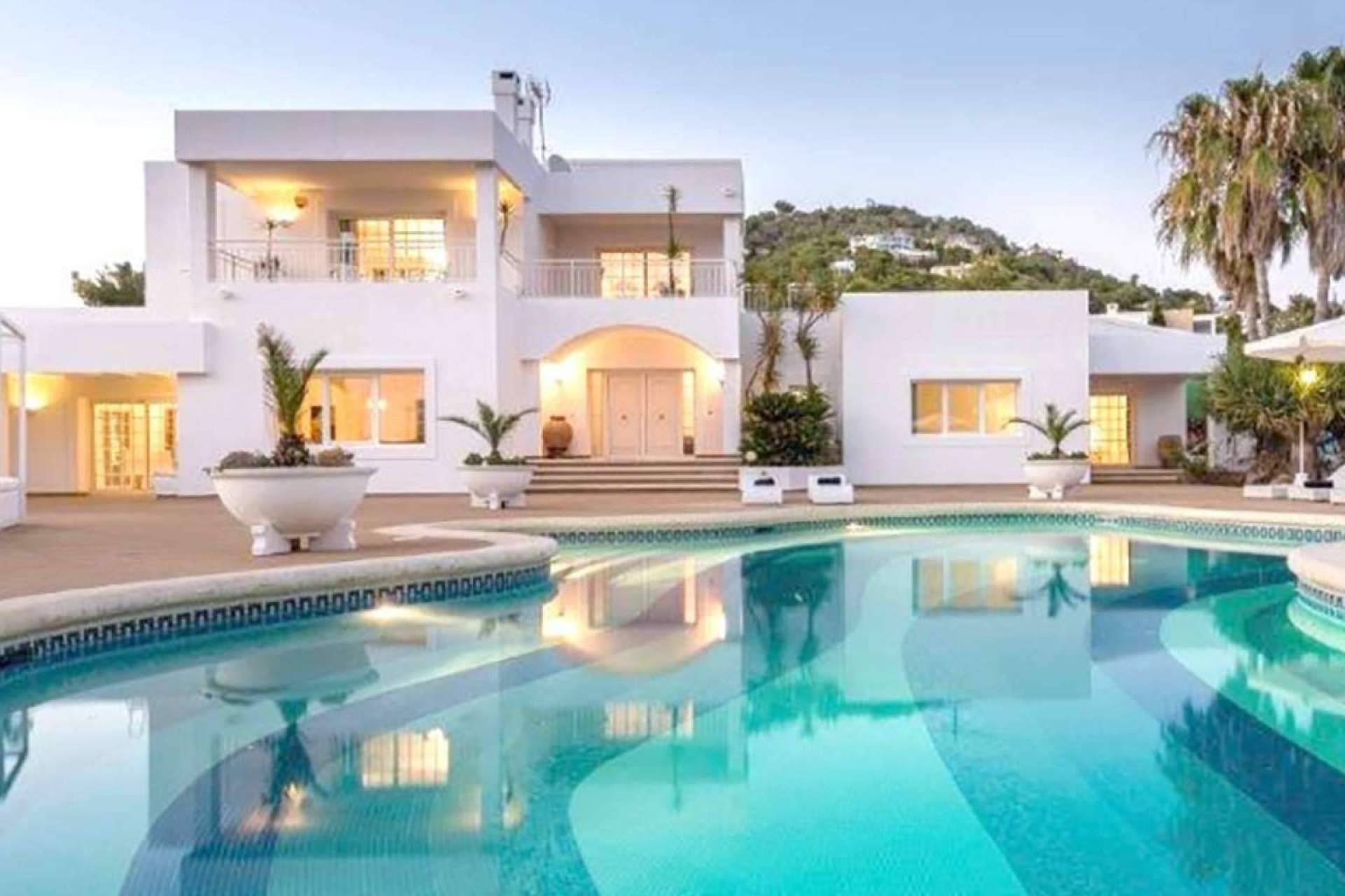 Villas exclusivas y servicios personalizados de LoveMexperience; experiencias de lujo en Ibiza