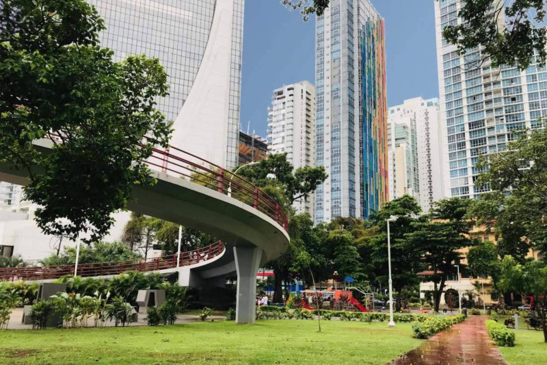 ¿Cómo vivir a bajo costo en Avenida Balboa?