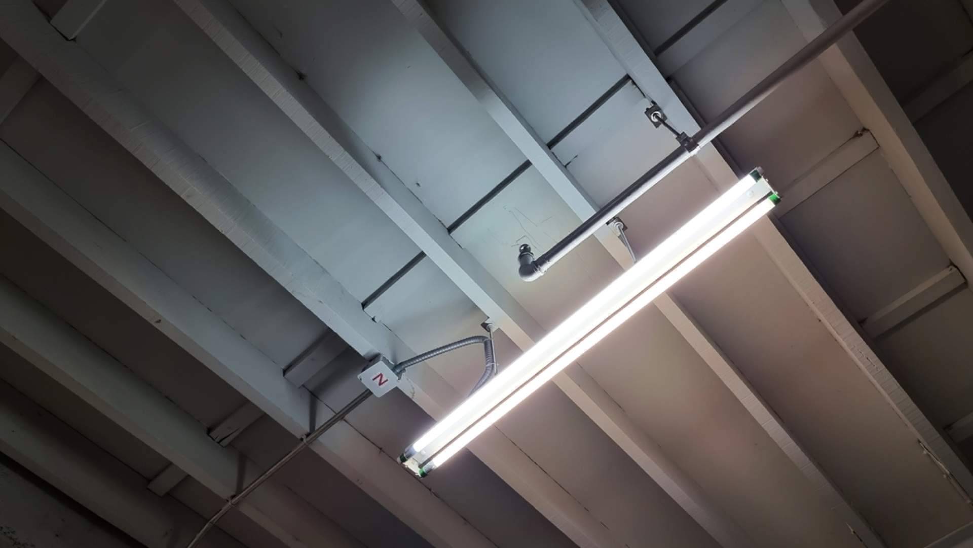 Cuáles son los beneficios de disponer de tubos fluorescentes como iluminación