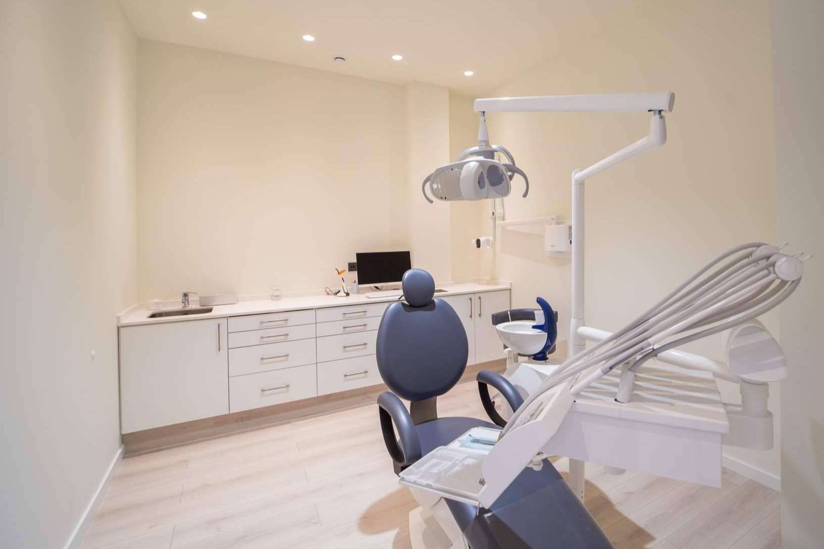Elegir implantes dentales de calidad es fundamental