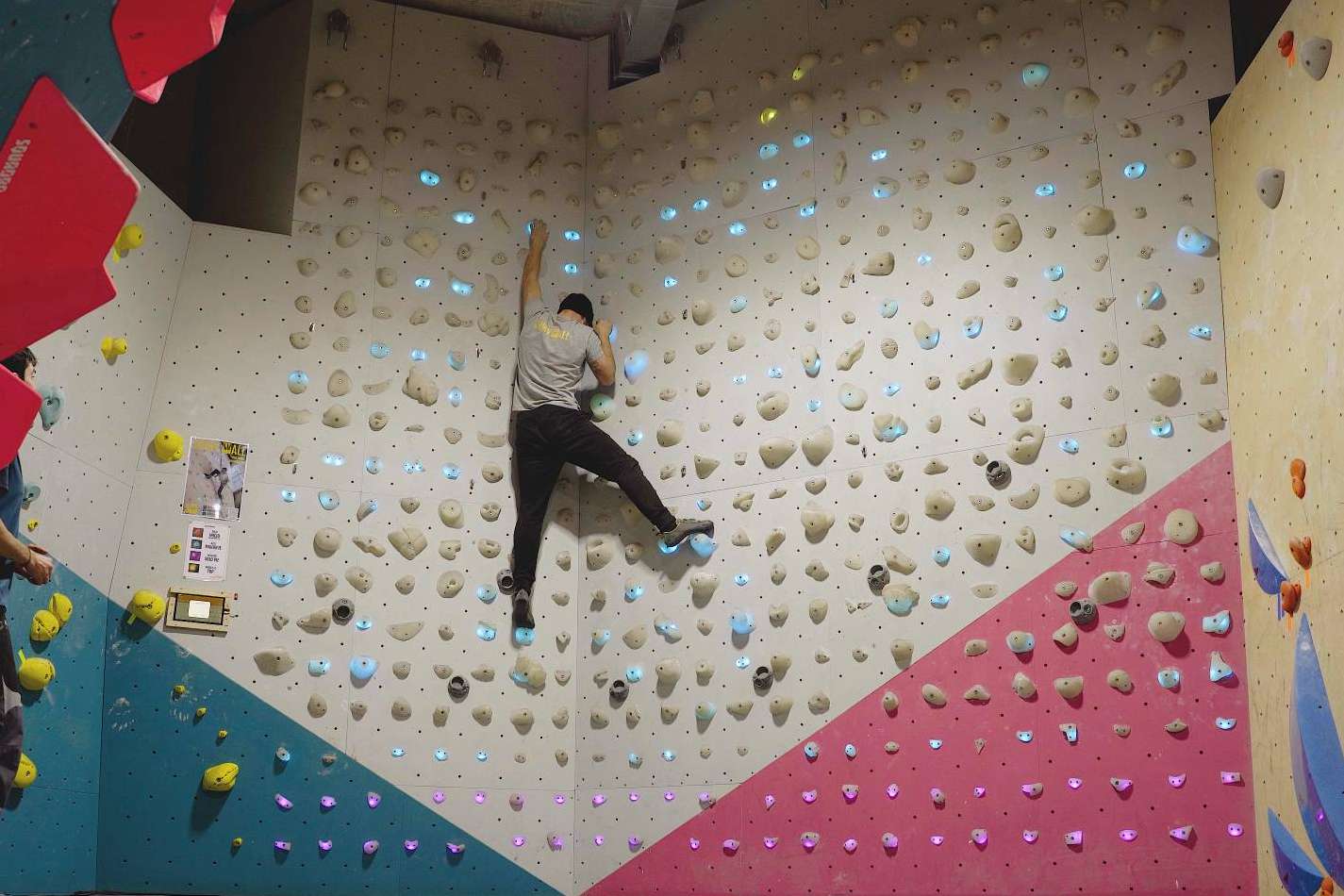 Rocódromos en España con paredes interactivas, gracias a Shiny Wall