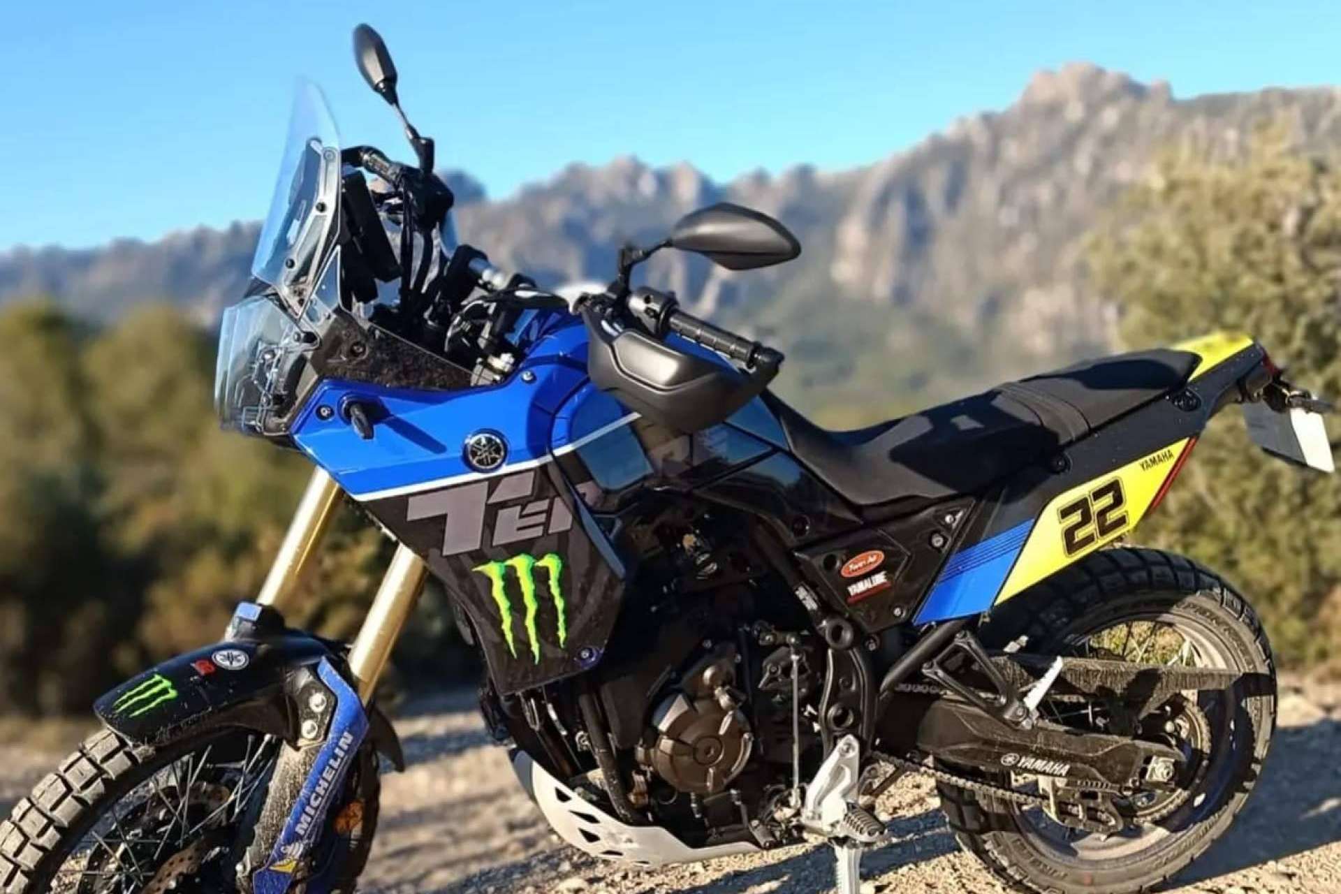 La tienda online que ofrece pegatinas personalizadas para motos de alta calidad, ADHESIVOSEMBARRADOS