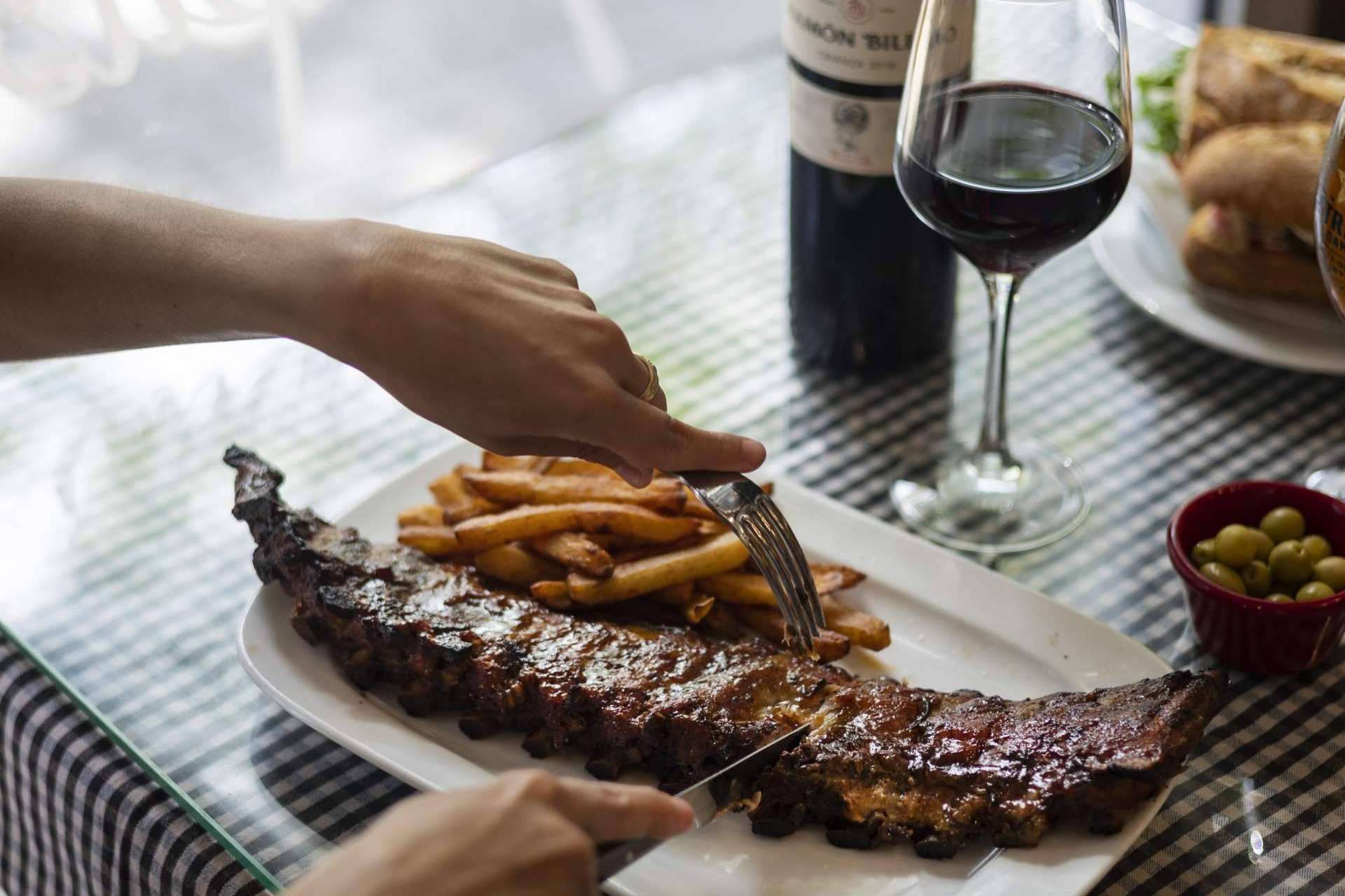 Una amplia variedad de tapas para todos los gustos en la Barceloneta con Pasa Tapas