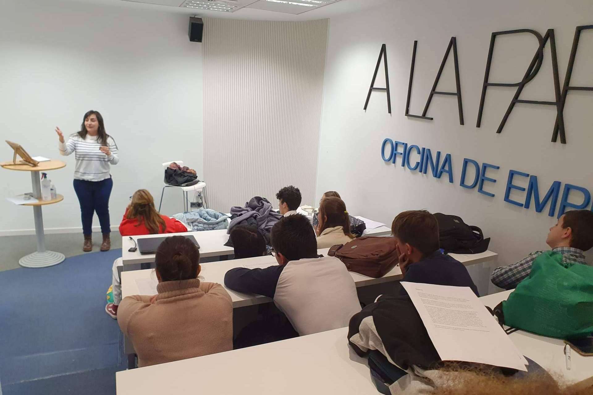 ¿Por qué es relevante que los centros educativos y las concejalías de juventud ofrezcan un club de debate a los más jóvenes?