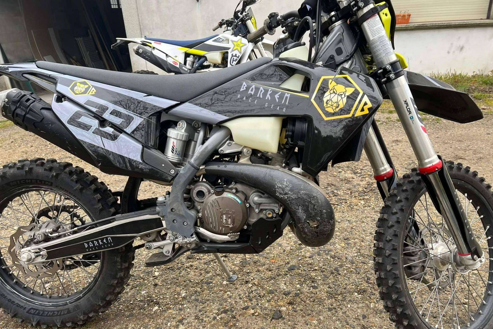 Los nuevos modelos de pegatinas para moto que incluye en su catálogo ADHESIVOSEMBARRADOS