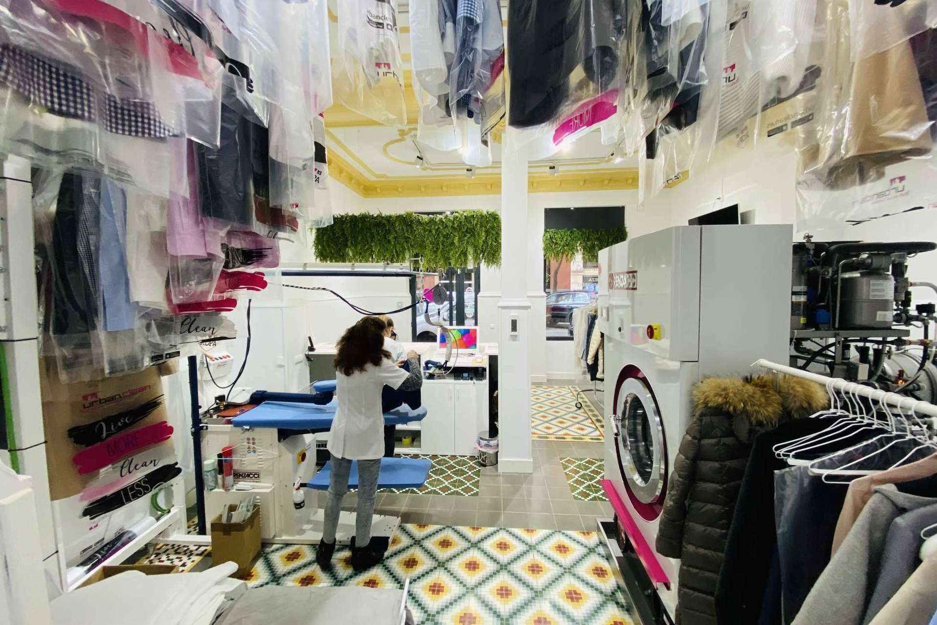 Transformación del mercado con innovación, sostenibilidad y rentabilidad extraordinaria, de la mano de la franquicia de tintorería UrbanClean