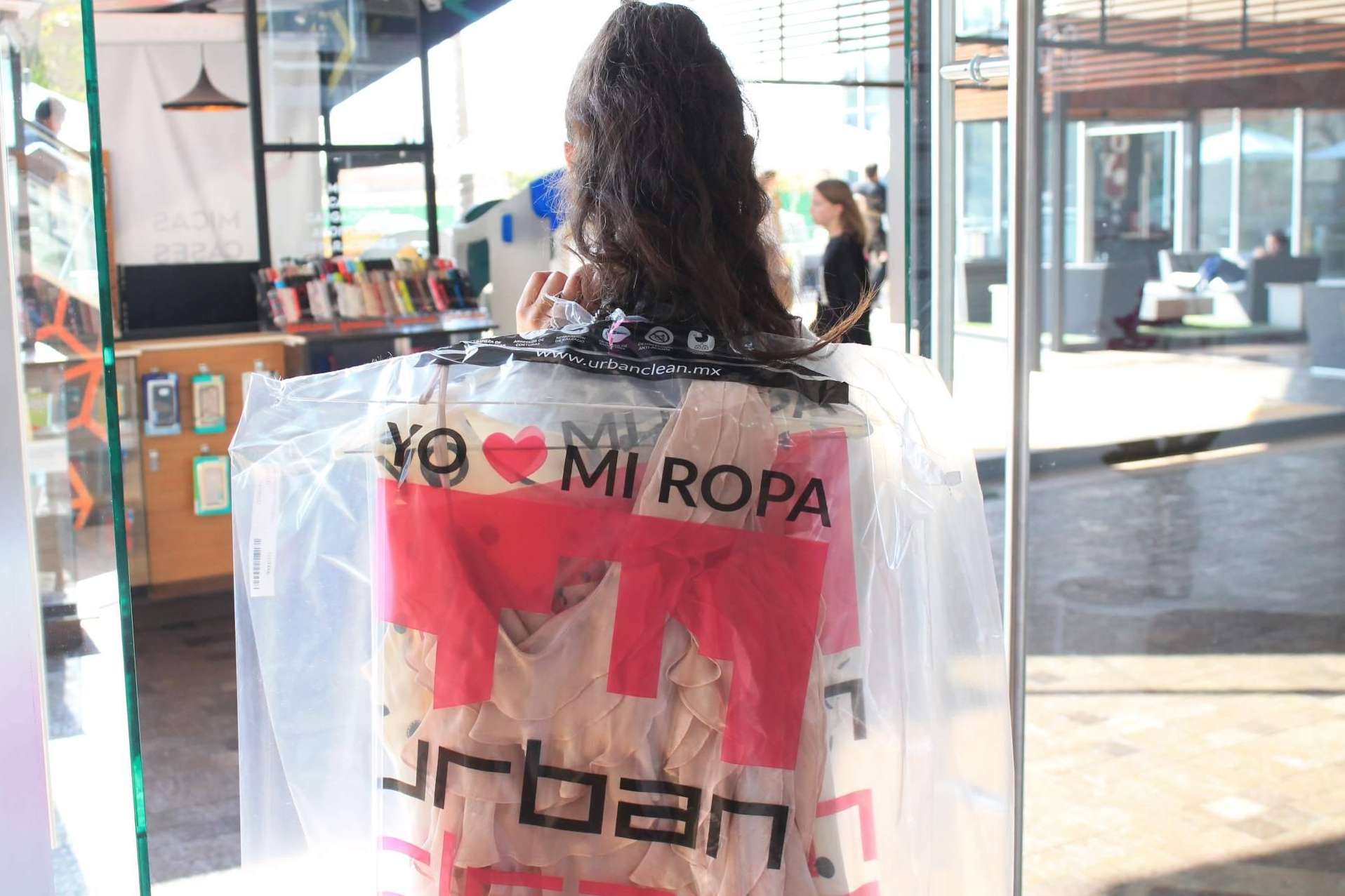 Tintorerías UrbanClean revoluciona el cuidado de las prendas de fiesta; reutilización, protección del medioambiente y beneficios económicos