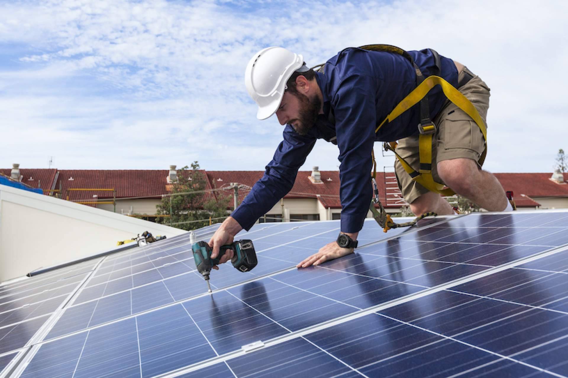Soletec y su equipo de instaladores de placas solares profesionales a precio accesible