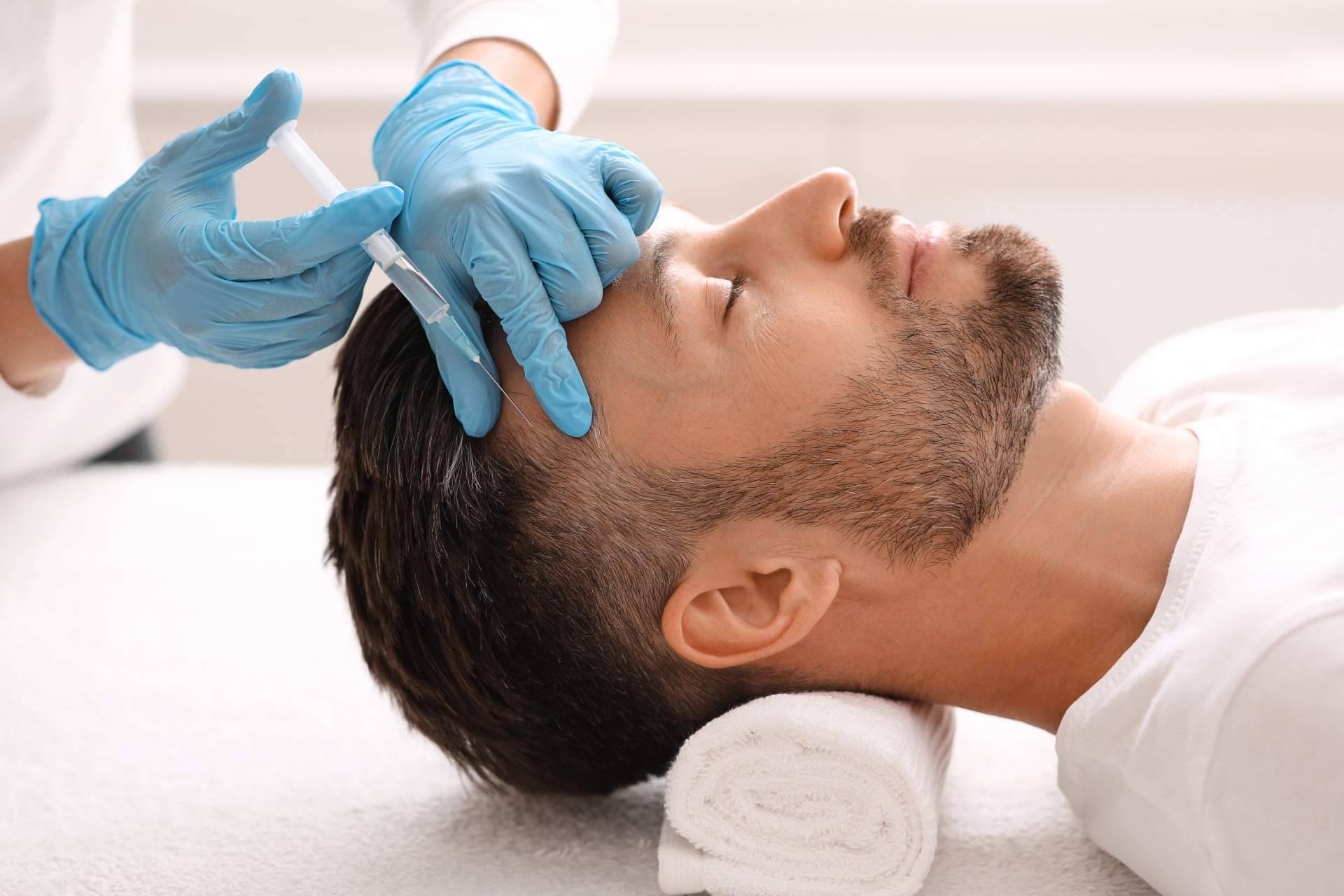 Los tratamientos de mesoterapia son una alternativa muy recomendada para las personas que sufren alopecia según el doctor Jesus Mora