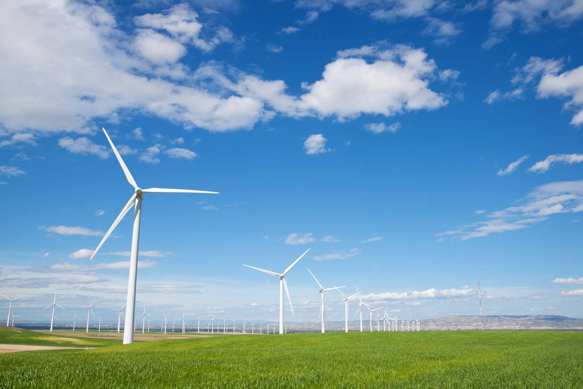 ¿Qué es y cómo funciona la energía eólica? por The Reason Behind