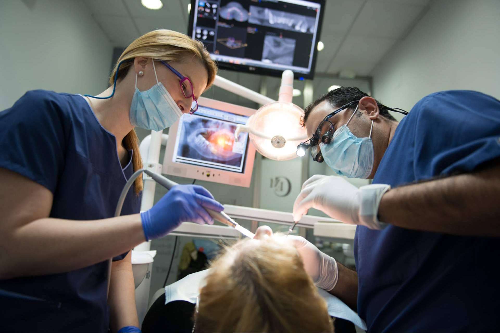 Dental Implantologie presenta un nuevo y avanzado tratamiento para corregir los dientes, la ortodoncia invisible