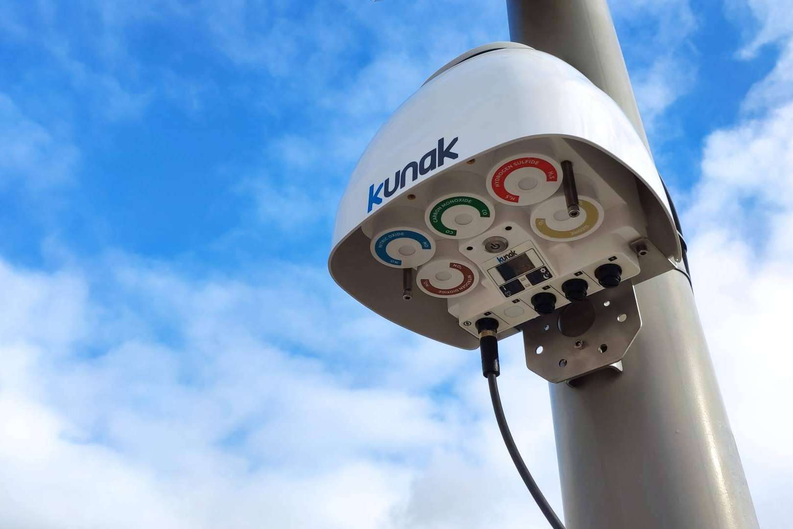 Monitorización de la calidad del aire en exteriores a través de sensores low-cost