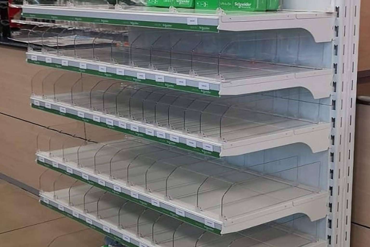 Para todo tipo de comercios, en el catálogo de Equipotutienda, se encuentran expositores metálicos