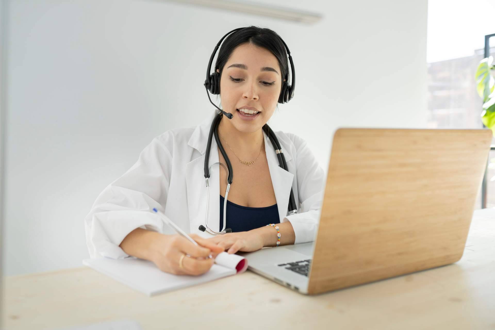Soluciones de teleasistencia y seguimiento para empresas que cuidan a personas mayores, con Neki