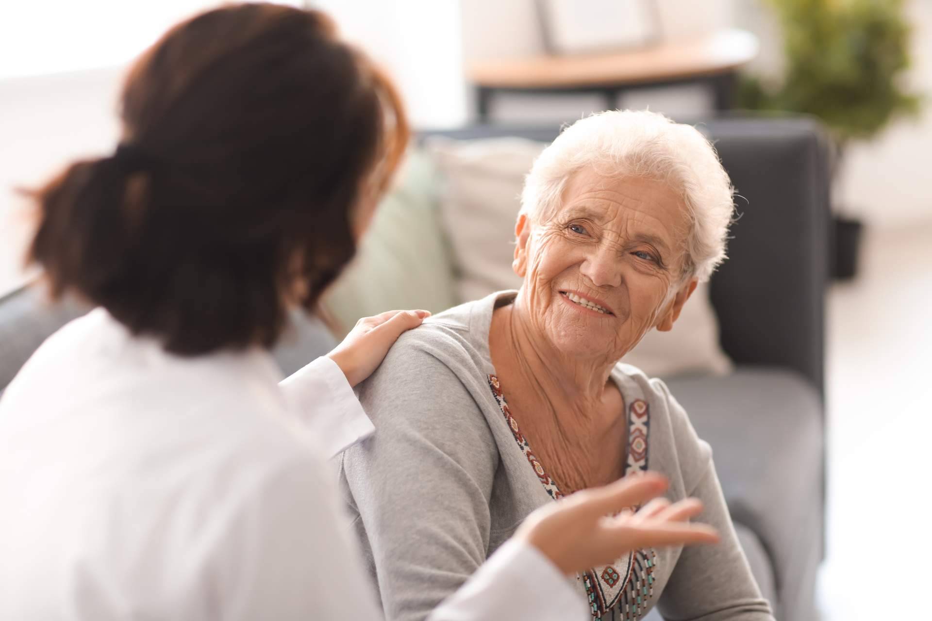 ¿Cómo reconocer los primeros síntomas en la enfermedad de Parkinson?