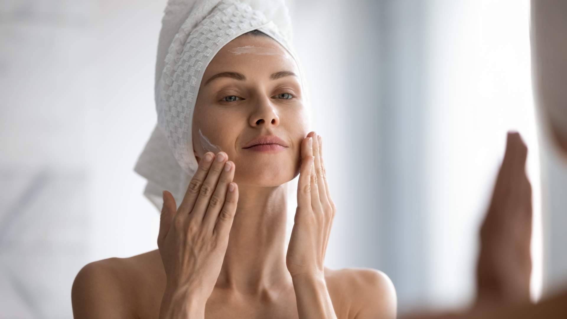 Cerave permite limpiar e hidratar el rostro sin alterar la barrera protectora de la piel