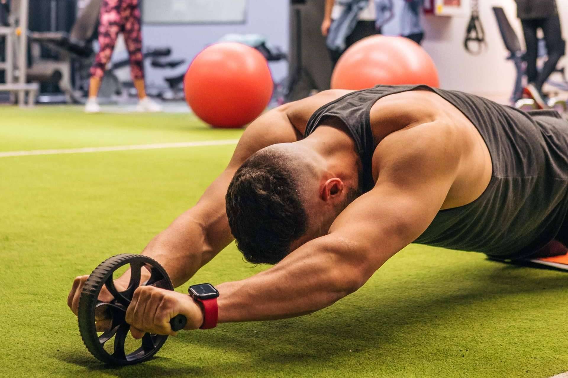 ¿Cuál es el equipamiento deportivo indispensable para entrenar?, con VivaGym