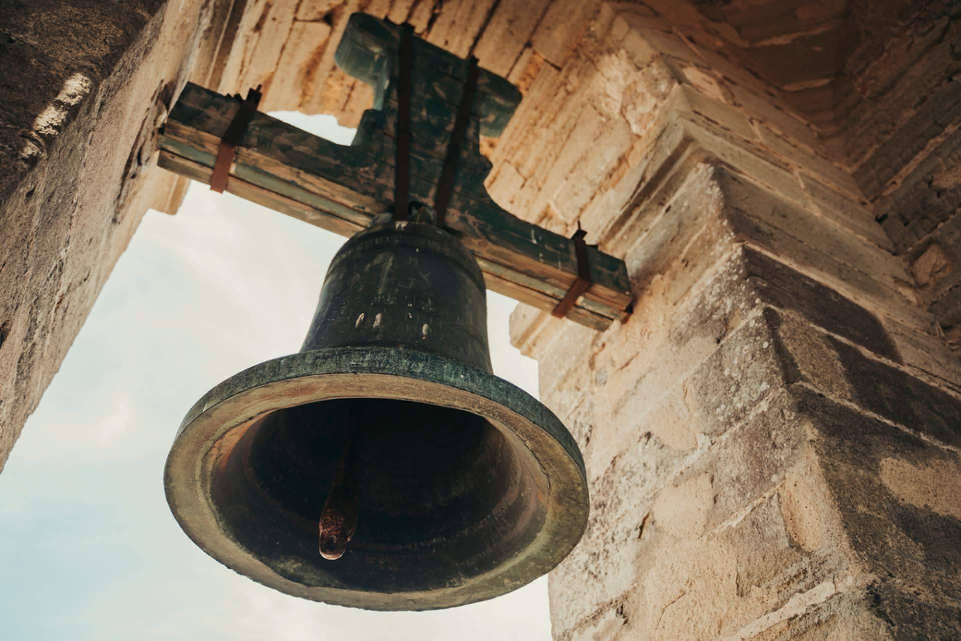 ¿Cómo mejorar la acústica en espacios religiosos? Belltron y su sistema de megafonía