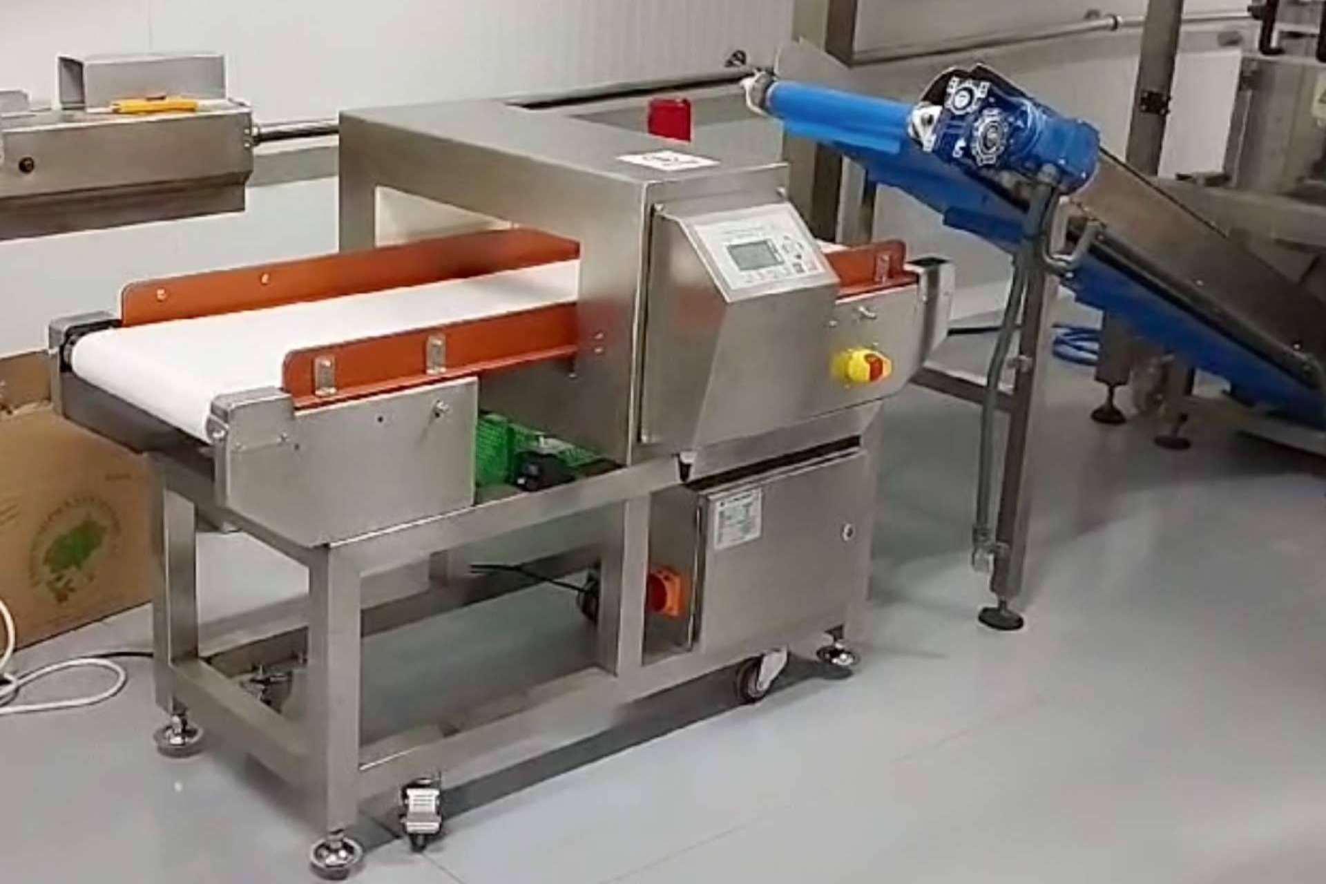 ¿Dónde encontrar una máquina detectora de metales para alimentos? Suministro e instalación de la mano de Abadecom