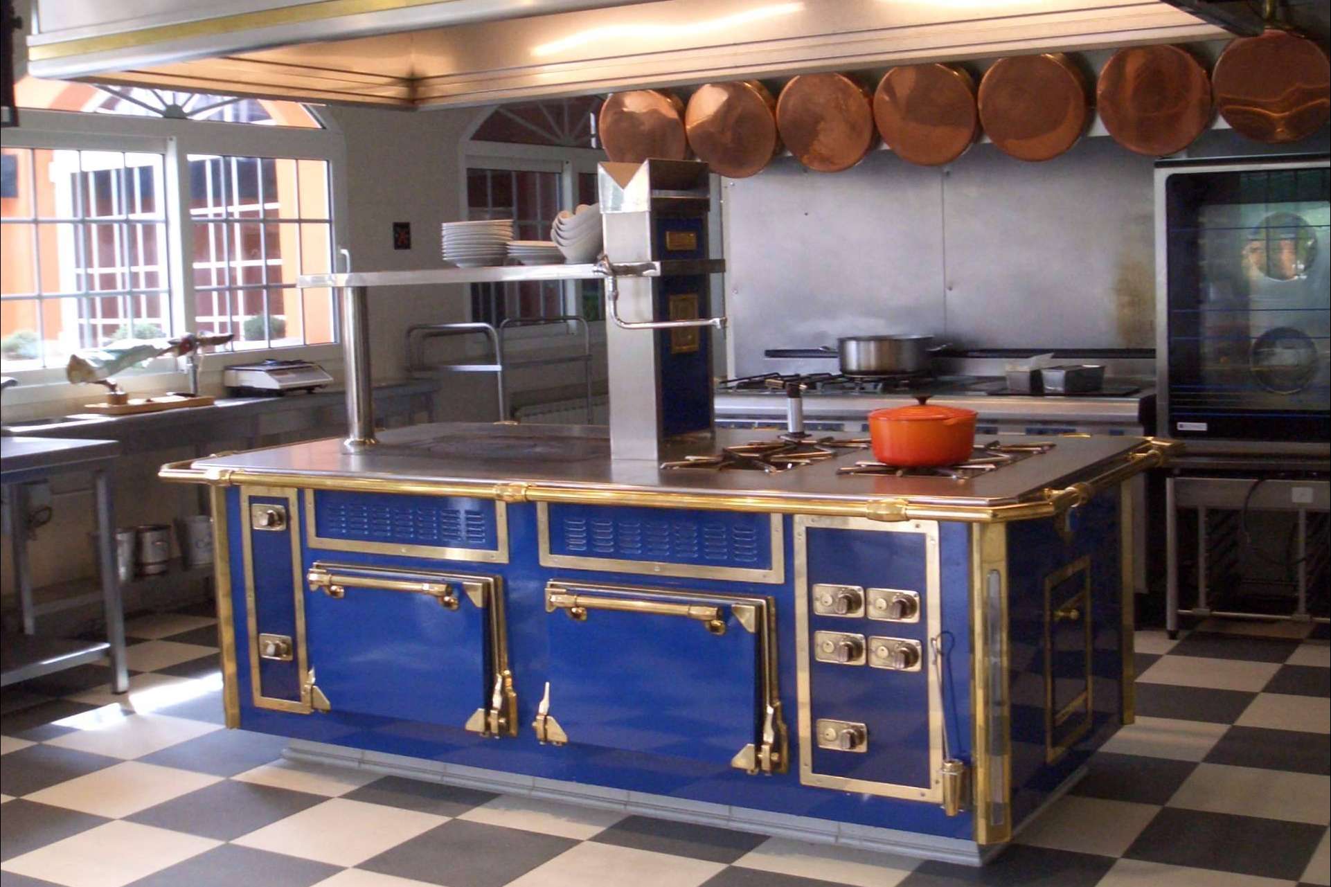 IHS Tecnológicos, importador de cocinas industriales Bonnet