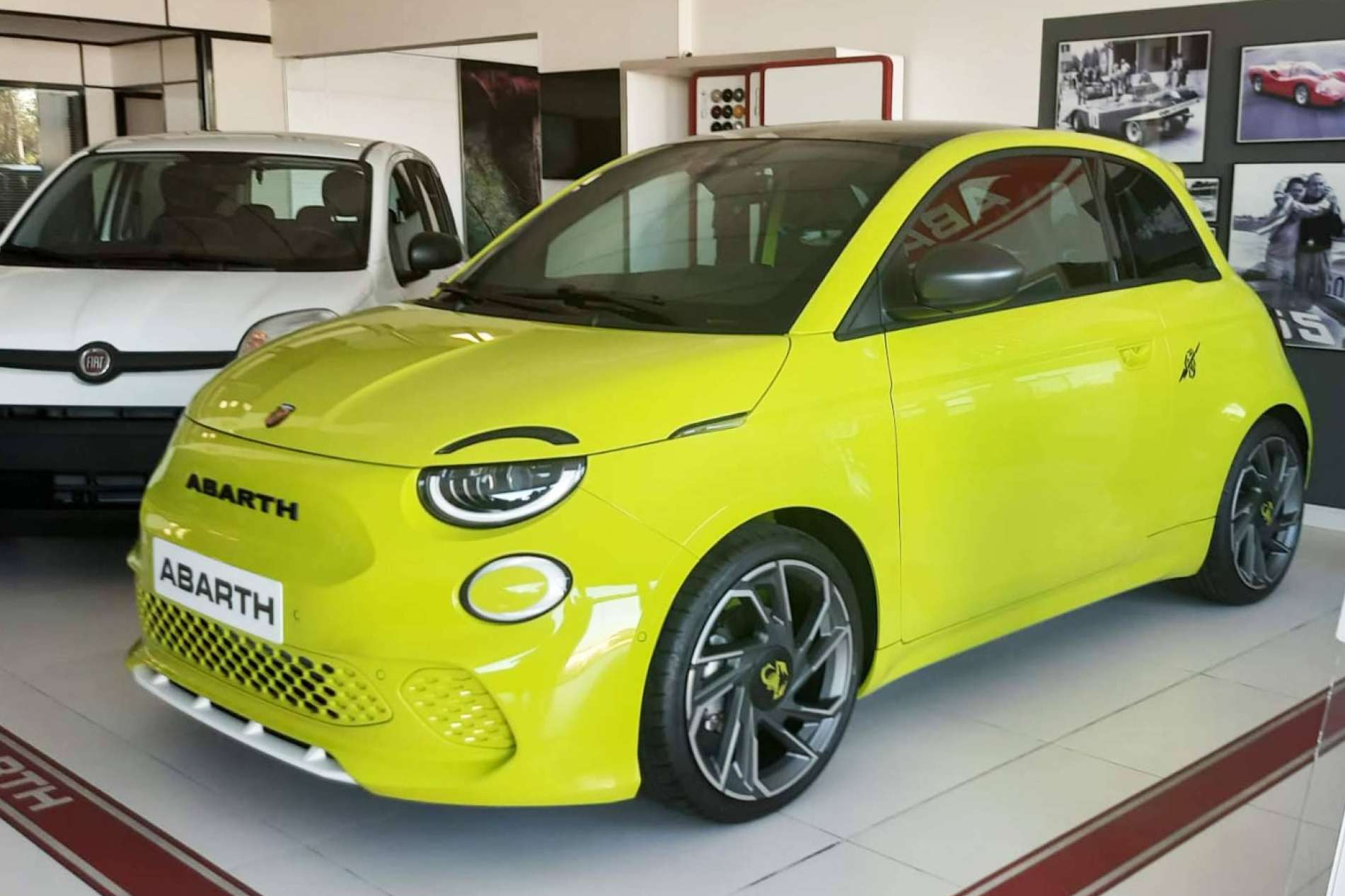 Para impulsar la electrificación, Abarth lanza el Abarth 500e y Ascauto lo ofrece en Madrid
