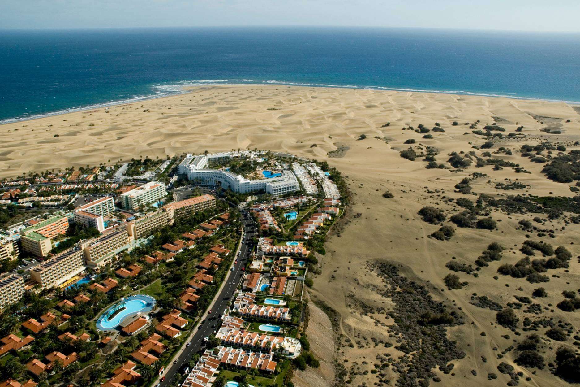 Los municipios de la AMT Sol y Playa multiplican por seis sus residentes durante este verano