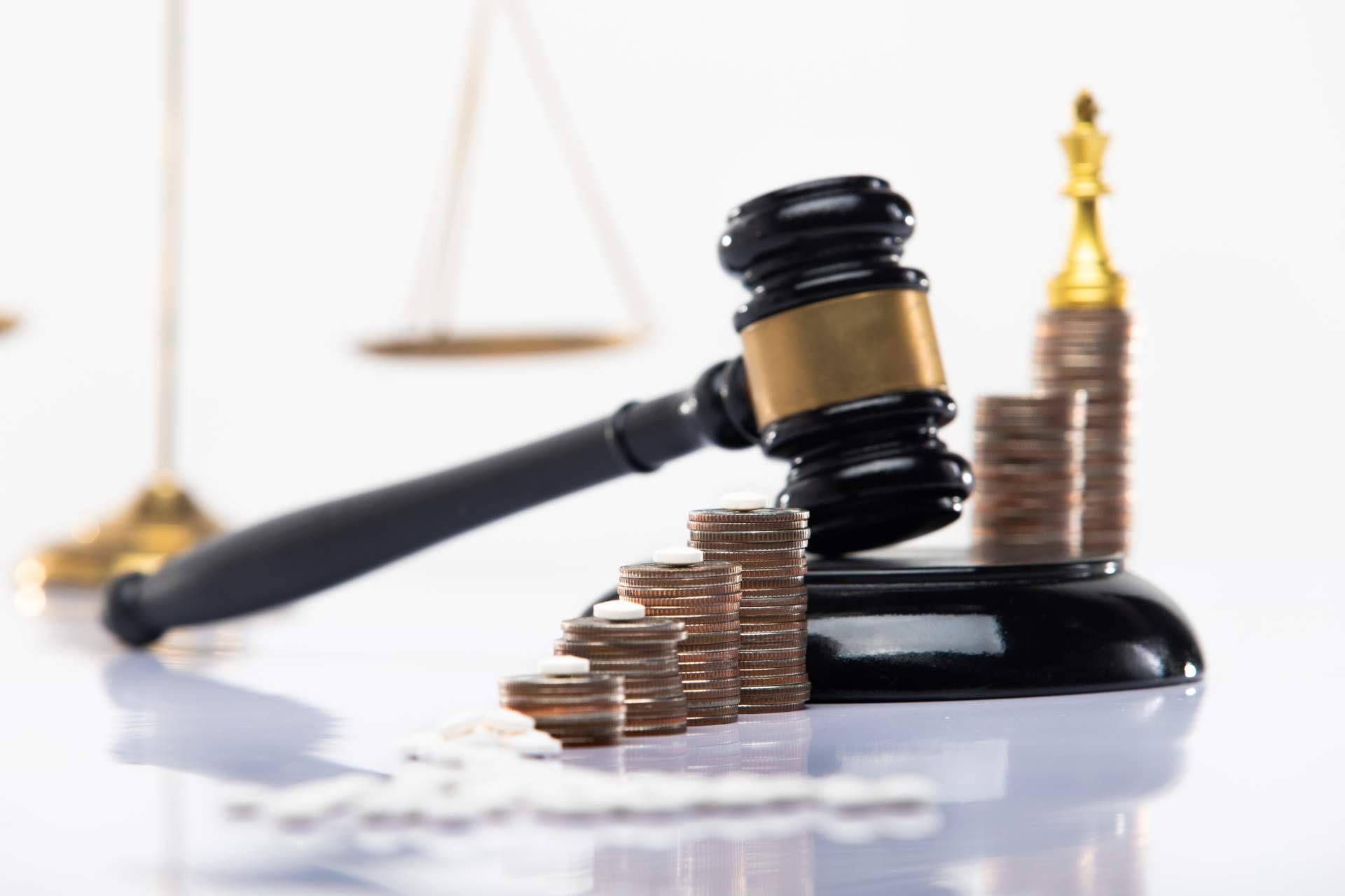 Trabajadora de 54 años en Villajoyosa, Alicante, consigue la exoneración de 61.000 euros de deuda